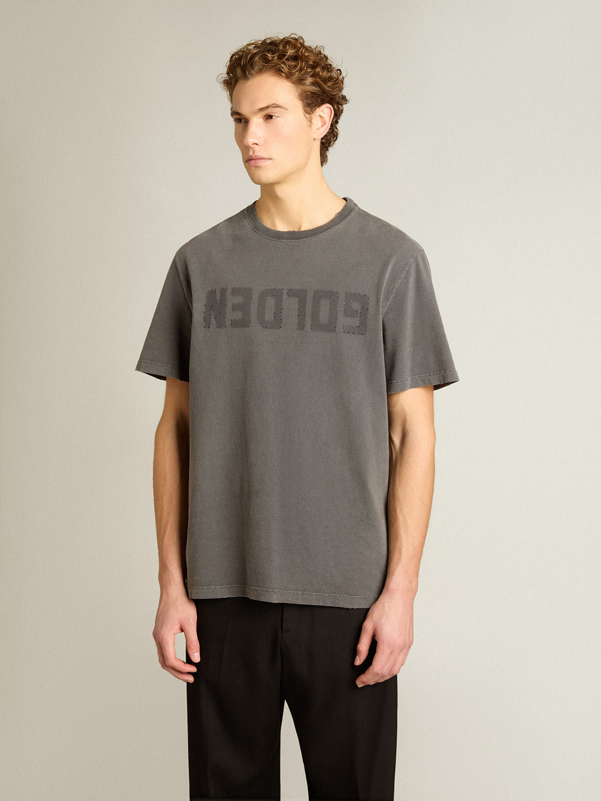 Men's anthracite gray T-shirt with distressed treatment