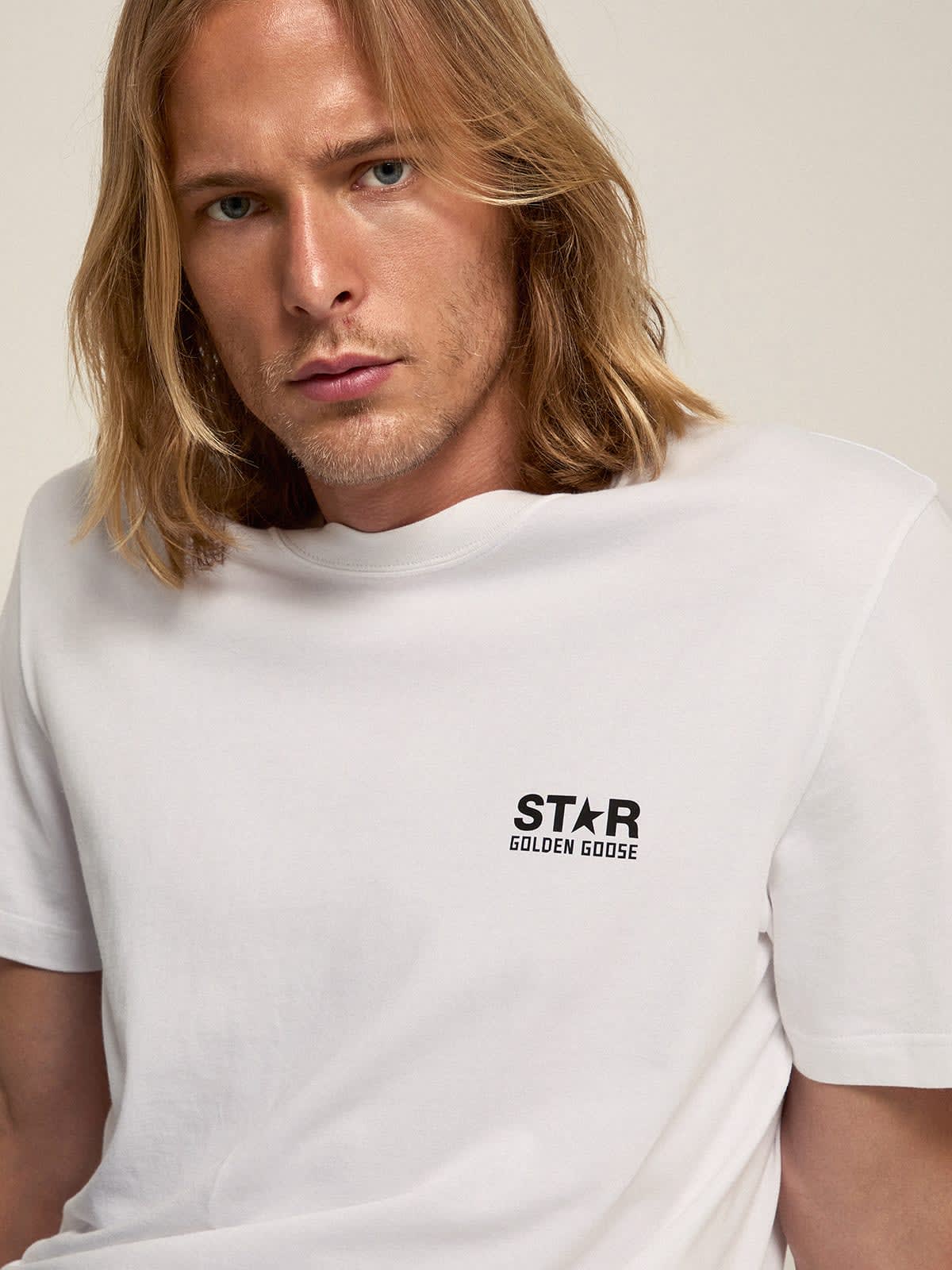 Golden Goose - Camiseta branca Coleção Star com logo e estrela pretos em contraste in 