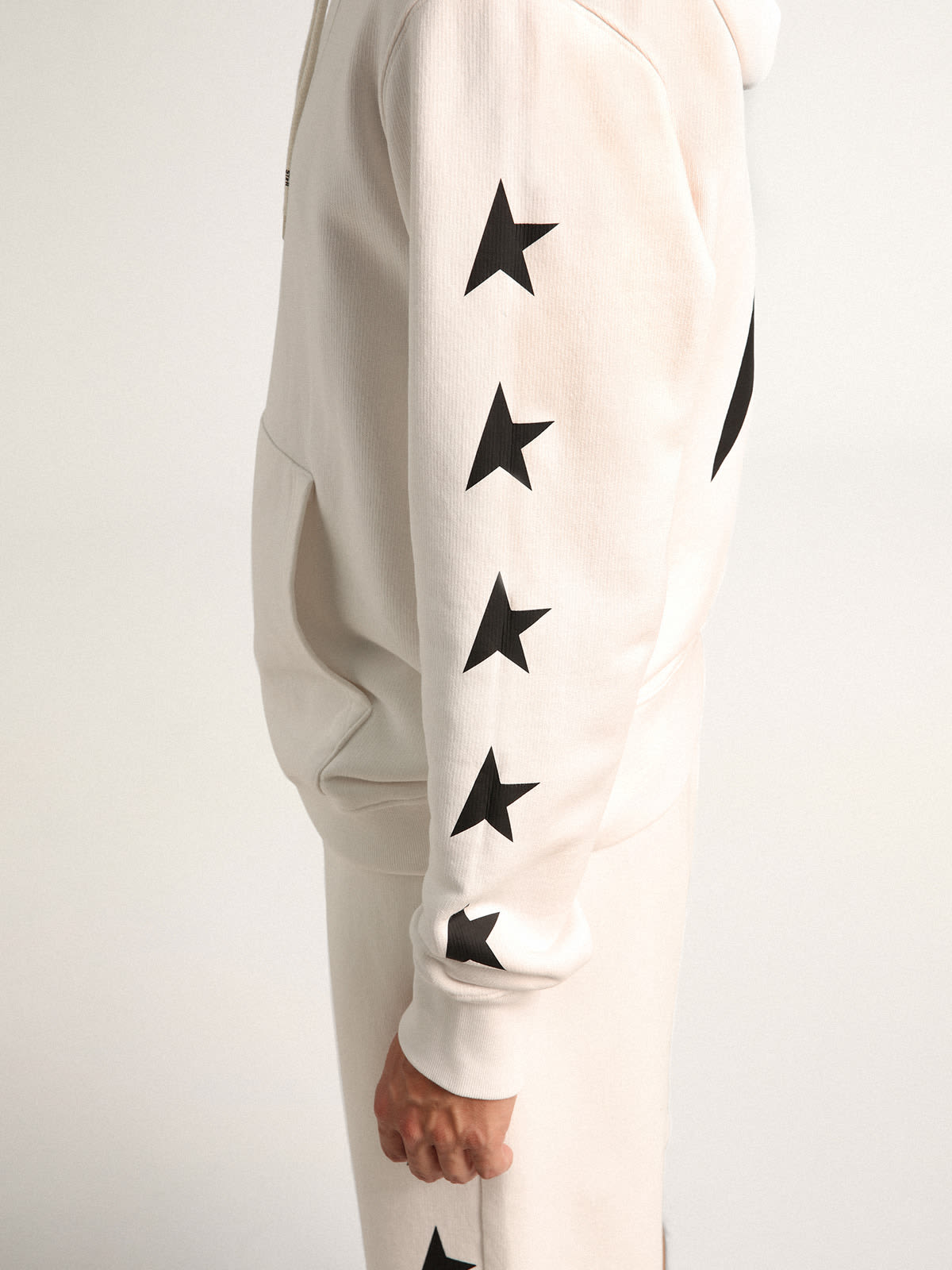 Golden Goose - Felpa con cappuccio Alighiero Collezione Star di colore bianco vintage con stelle nere a contrasto in 