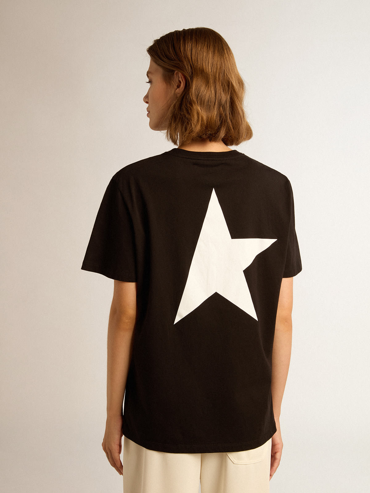 Golden Goose - T-shirt noir collection Star avec logo et étoile blancs contrastés in 