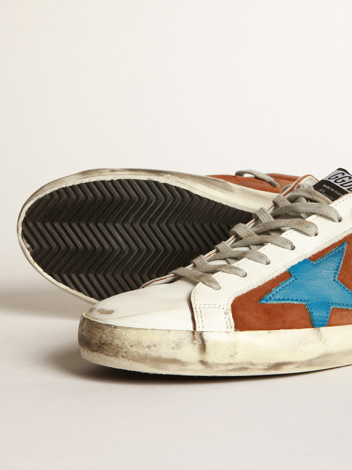 Golden Goose - Super-Star sneakers in brown suede with a navy blue star in 