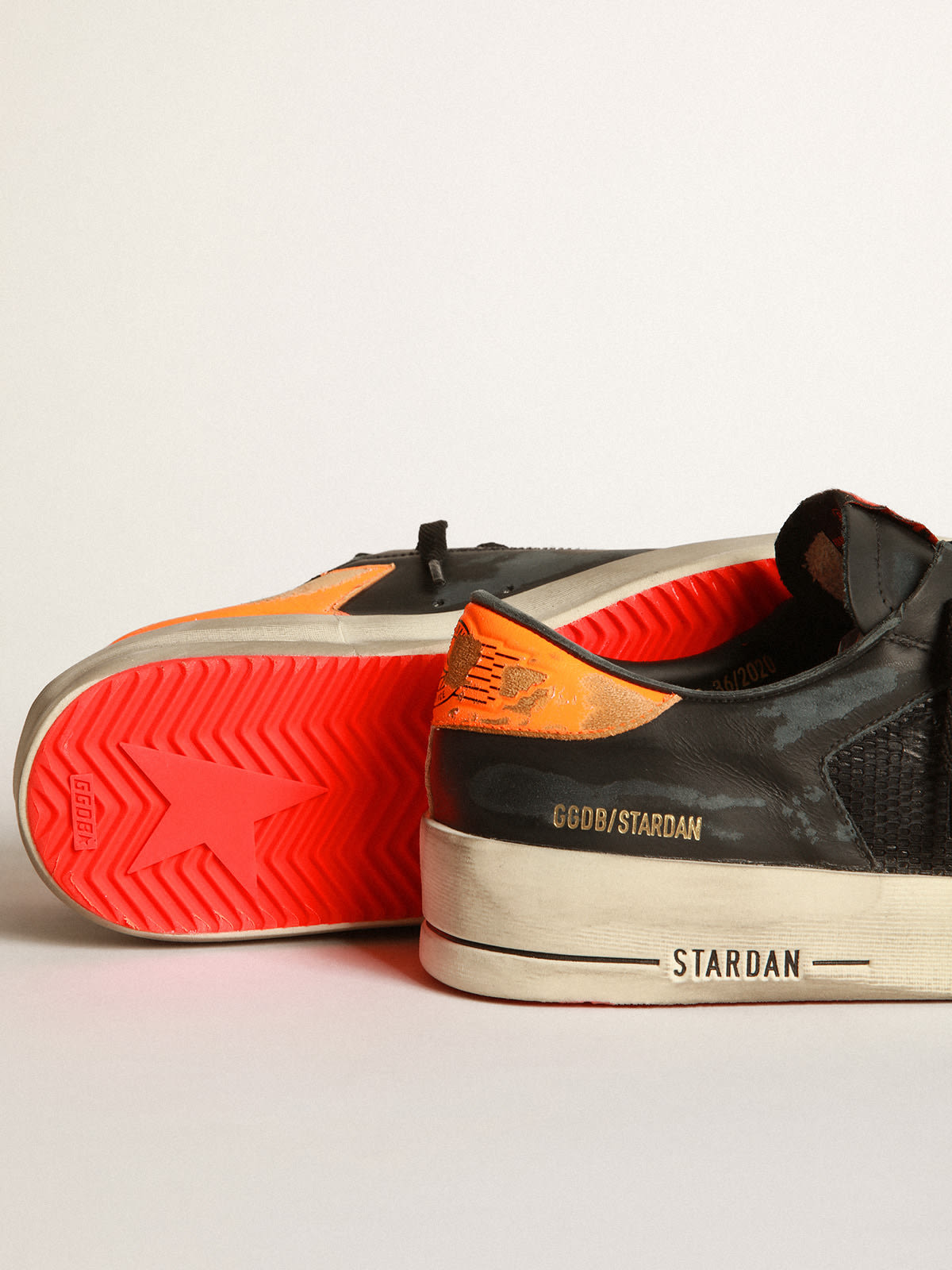 Golden Goose - Sneakers Stardan nere e arancioni in 