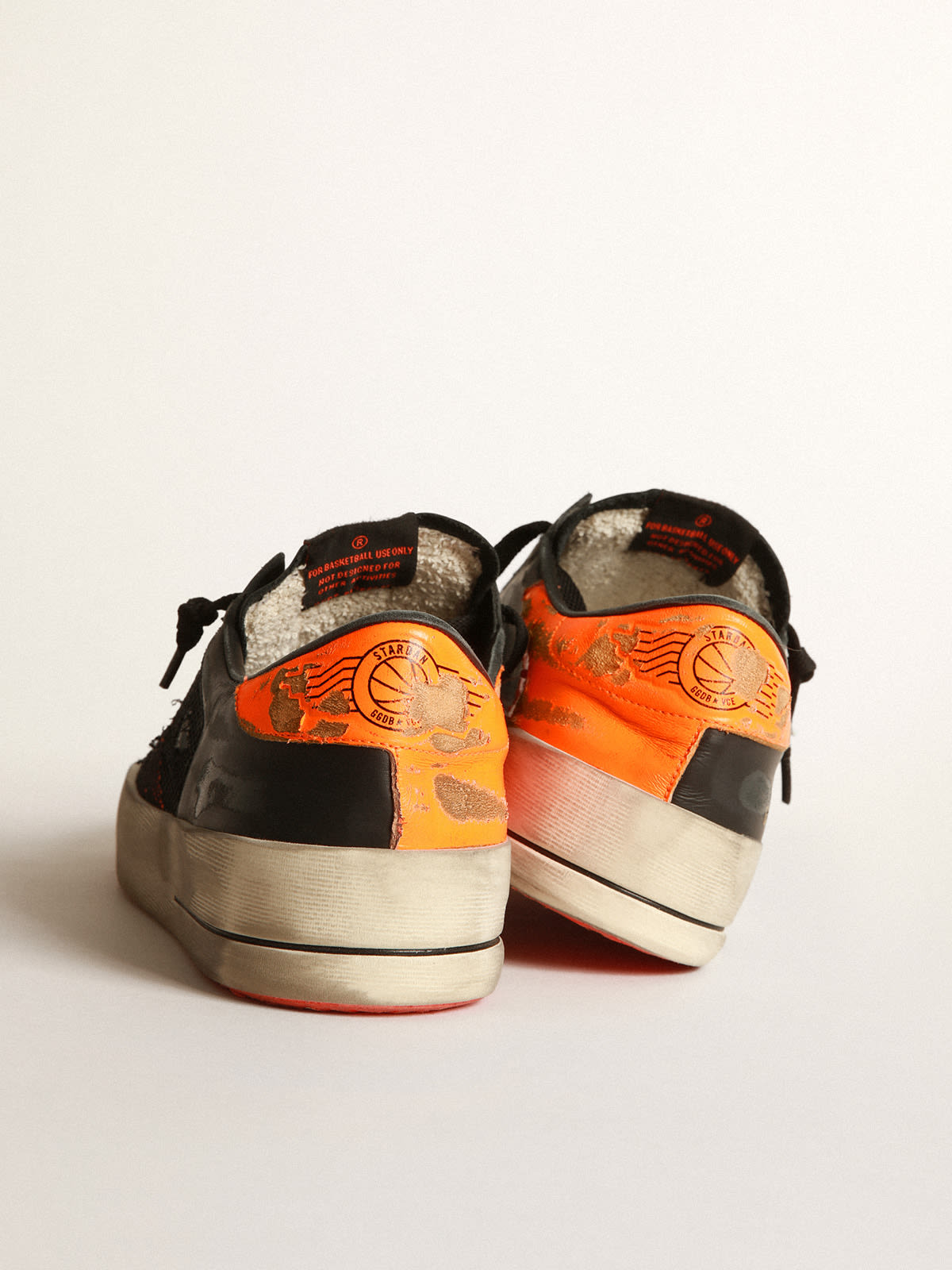 Golden Goose - Schwarze und orangefarbene Stardan Sneakers in 