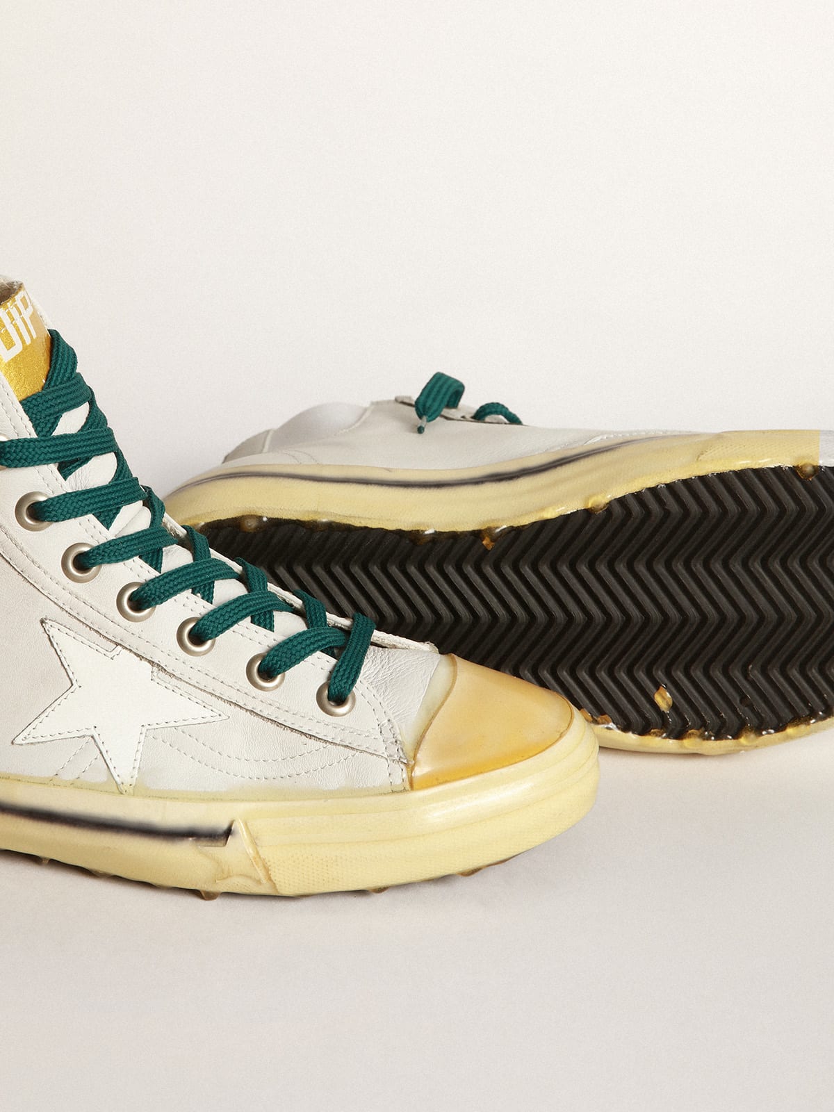 Golden Goose - V-Star sneakers with white glossy leather star and foxing with transparent dipped effect in 