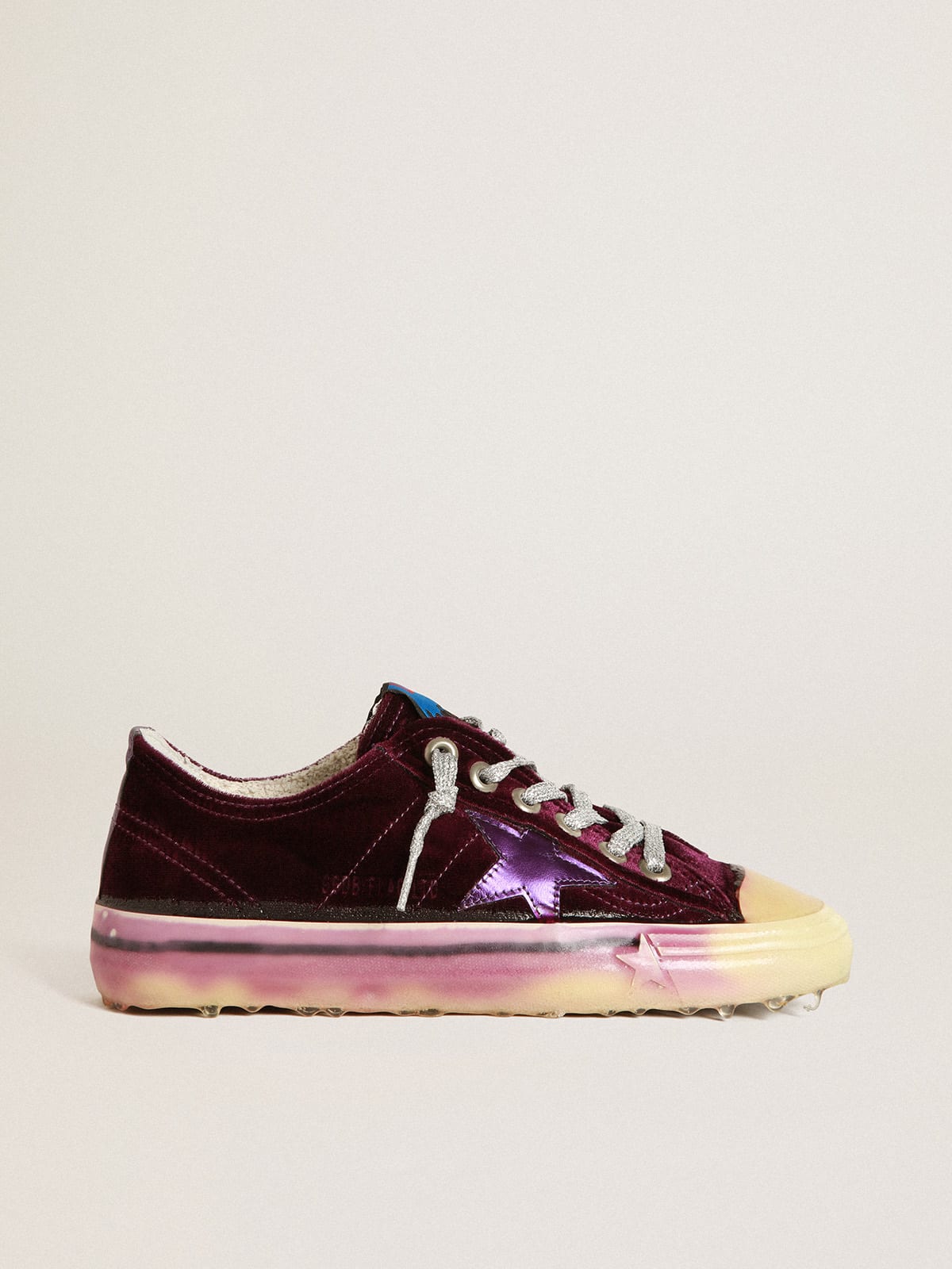 Golden Goose - Sneakers V-Star LTD en velours violet avec étoile et contrefort en cuir lamé violet clair in 