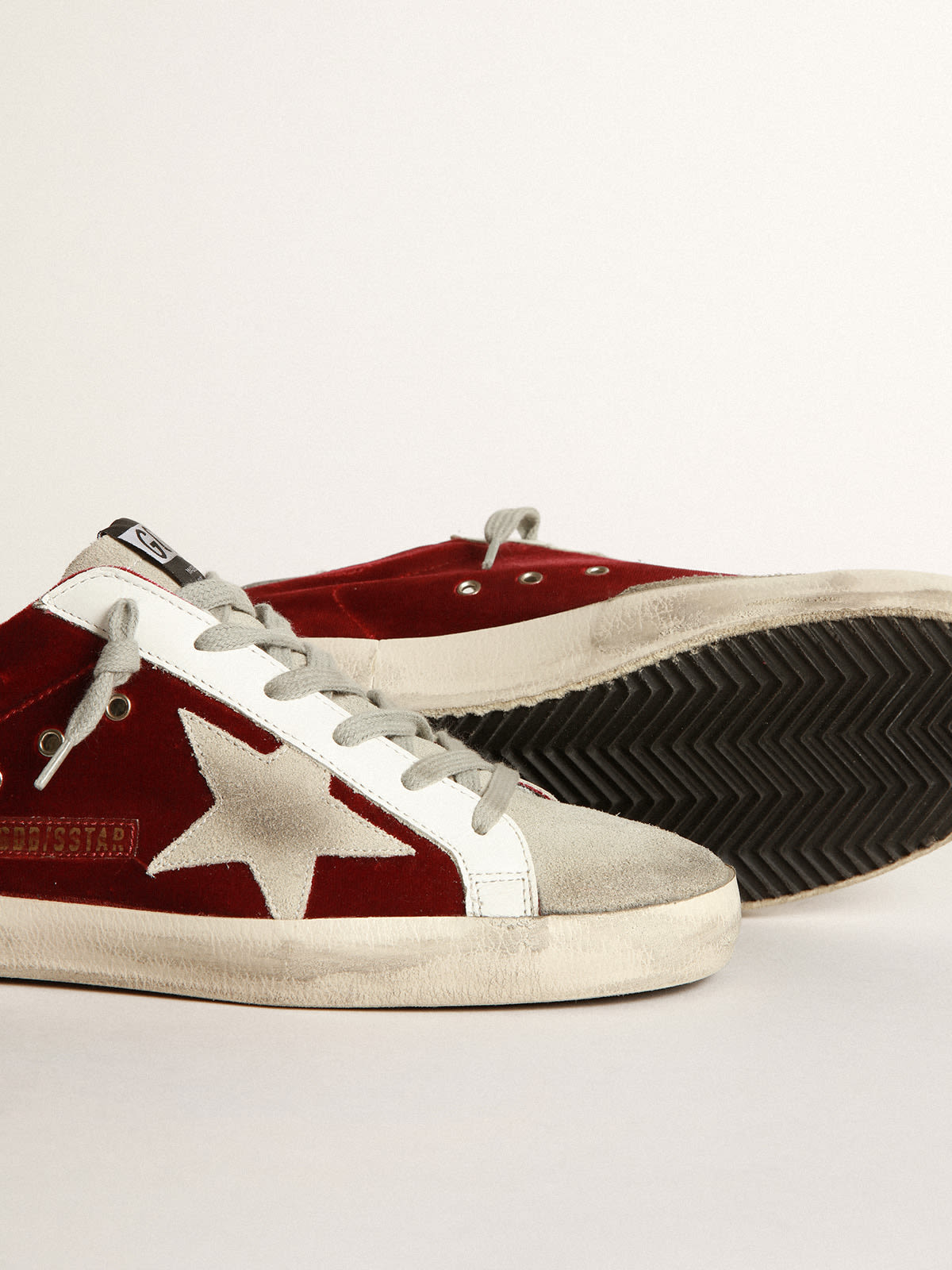 Golden goose red velvet 2024 sneakers