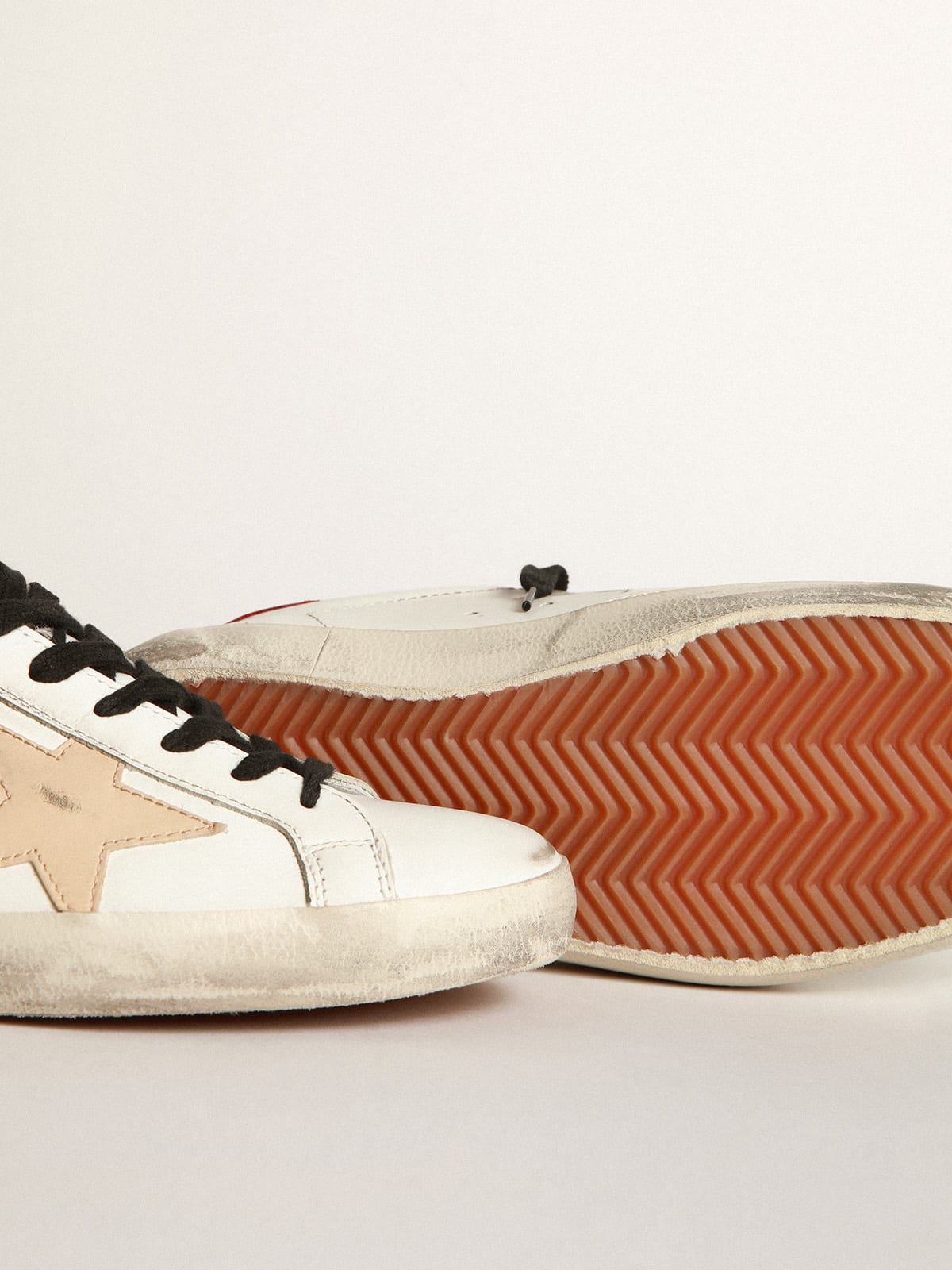 Golden Goose - White Super-Star sneakers with red rear and black laces in 