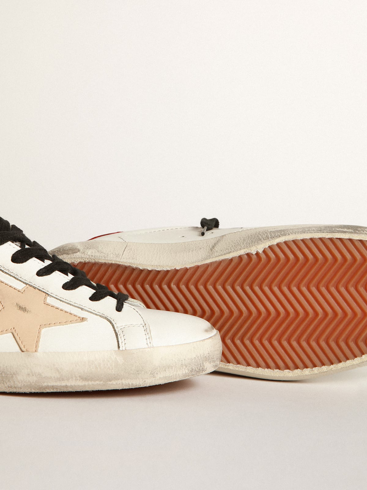 Golden goose store sneakers black laces