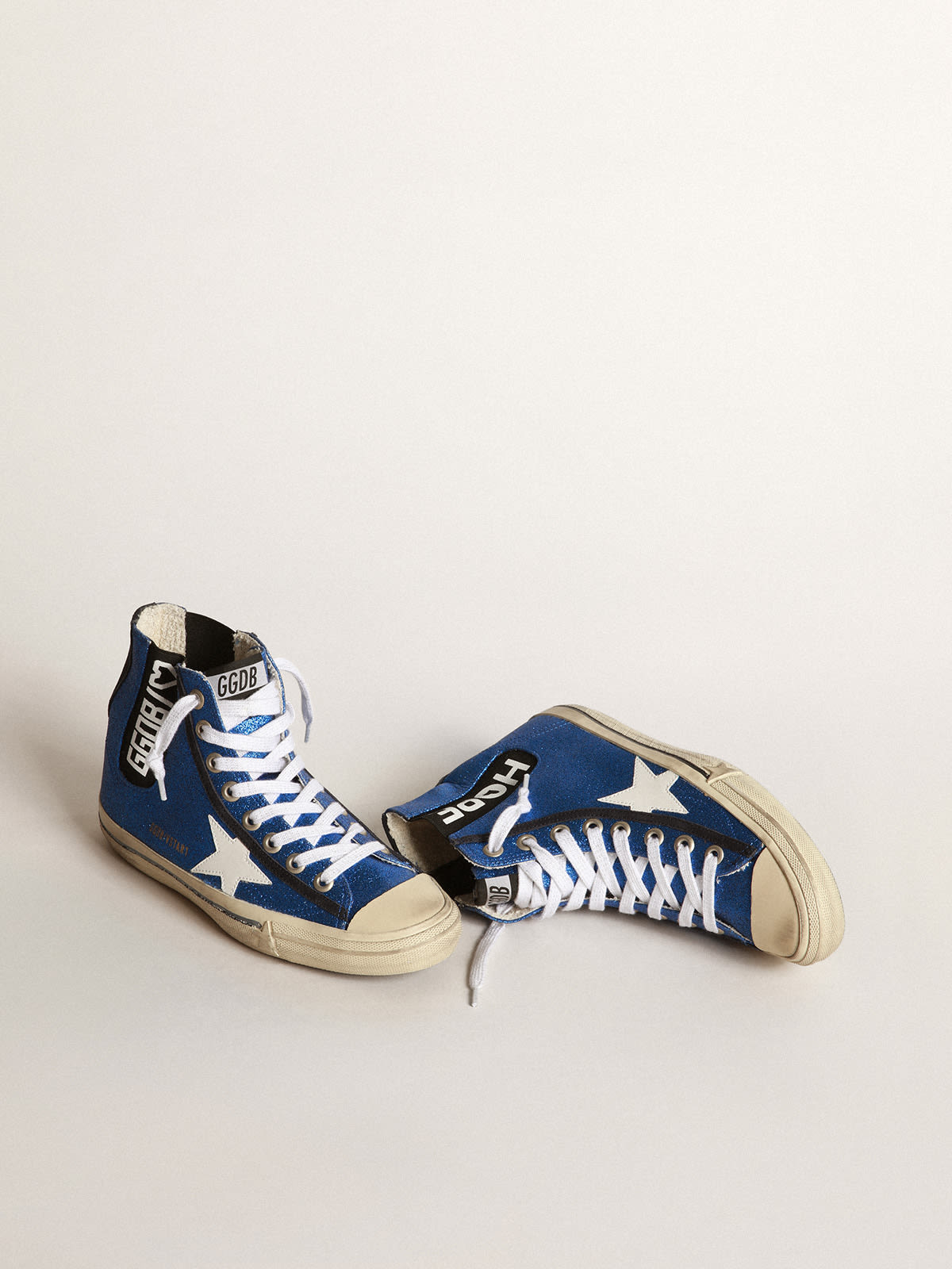 Golden Goose - Sneakers V-Star à petites paillettes bleu électrique avec étoile en cuir verni blanc et empiècement élastique noir in 