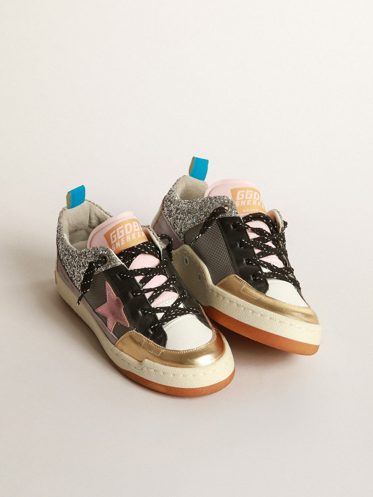Golden Goose - Yeah! sneakers in silver mesh with a pink star in 
