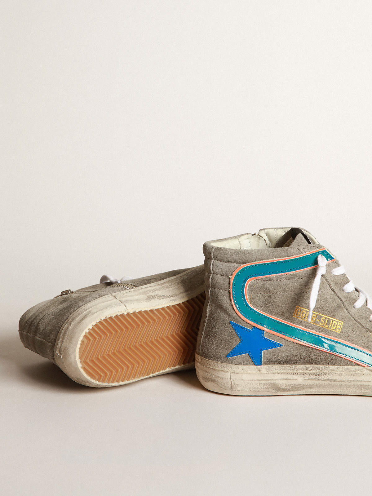 Golden Goose - Sneakers Slide en daim gris avec détails bleu électrique in 