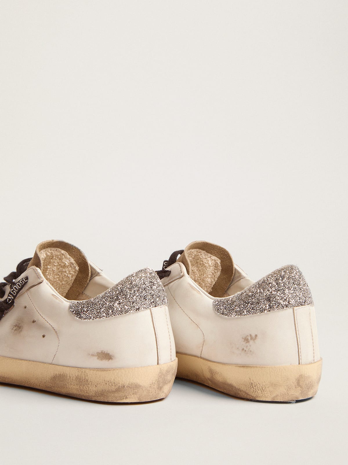 Golden Goose - Sneakers Super-Star avec étoile en cristaux à imprimé léopard et contrefort en cristaux argentés in 