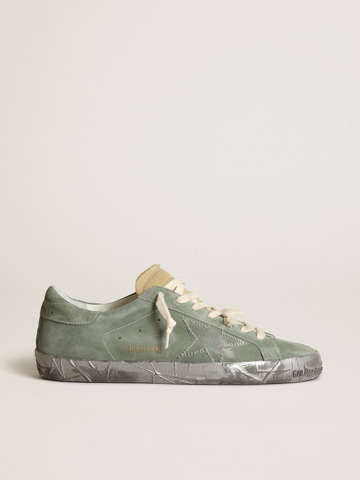 Golden Goose - Sneakers Super-Star LAB en daim vert militaire avec étoile dépareillée in 