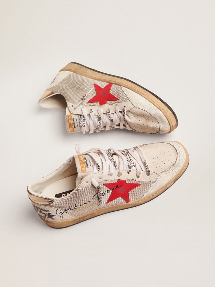 Golden Goose - Sneakers Ball Star en résille argenté clair avec étoile en cuir rouge in 