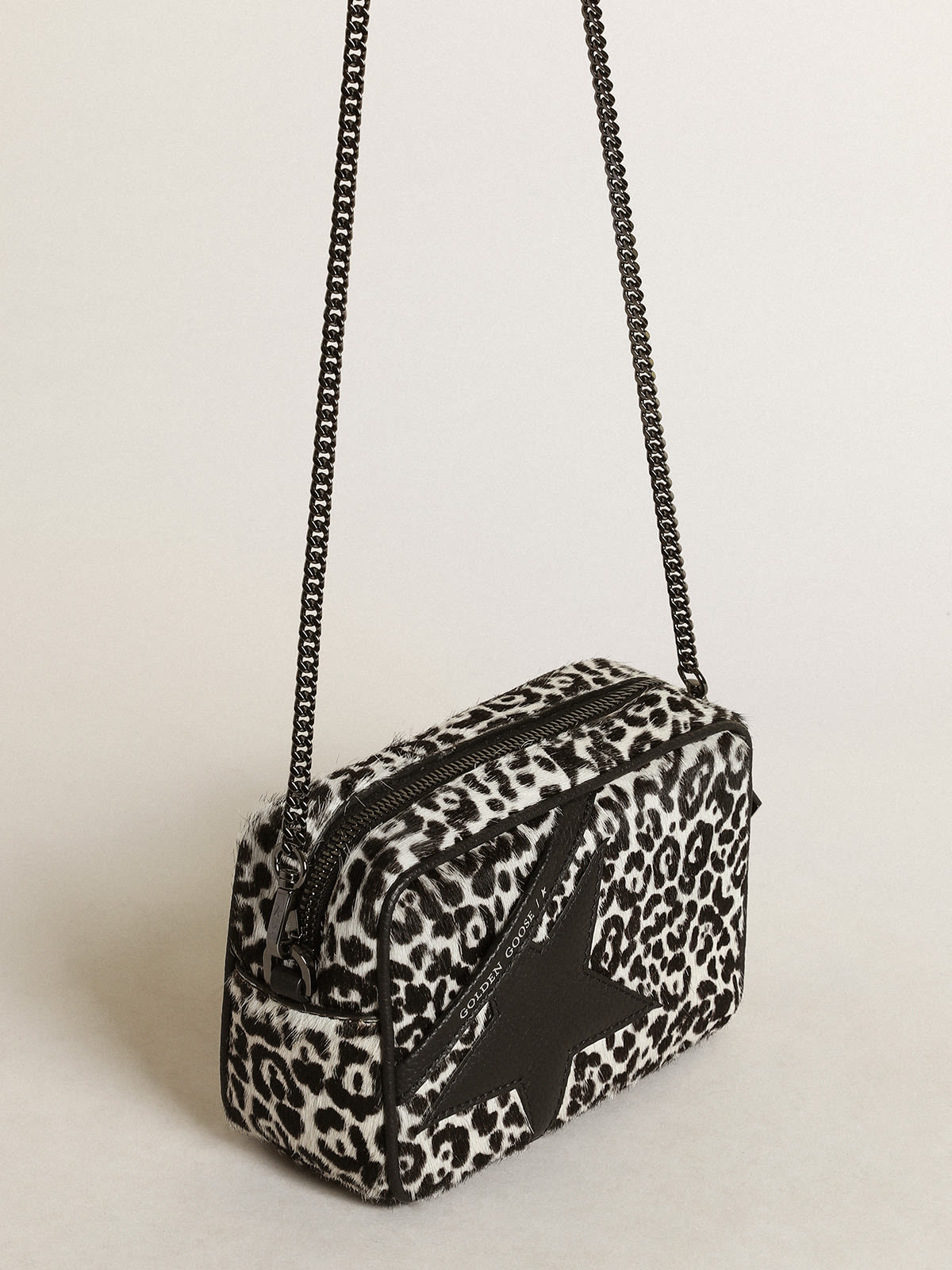 Golden Goose - Borsa Mini Star Bag in cavallino leopardato color bianco e nero con stella in pelle nera in 