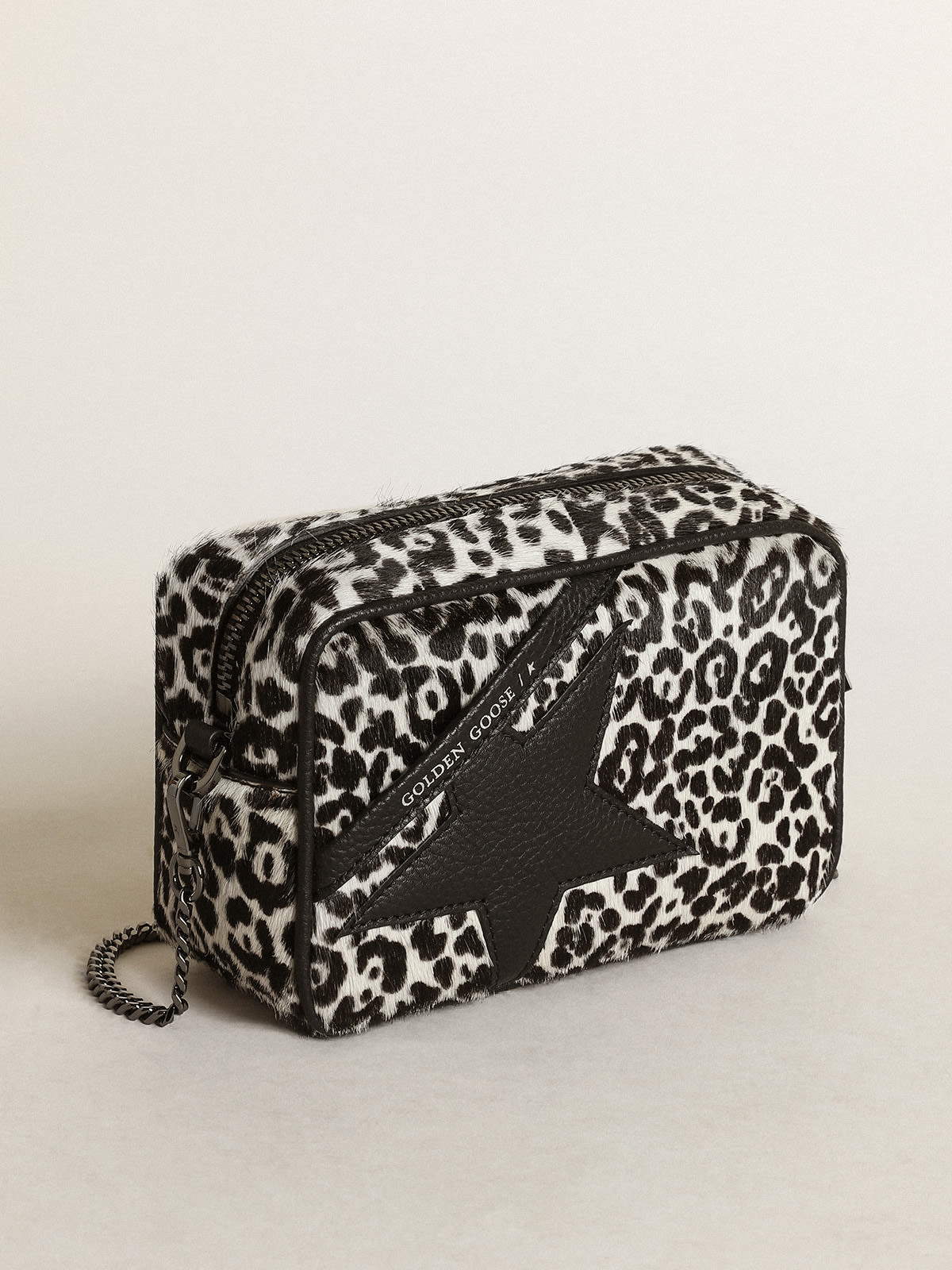Golden Goose - Borsa Mini Star Bag in cavallino leopardato color bianco e nero con stella in pelle nera in 