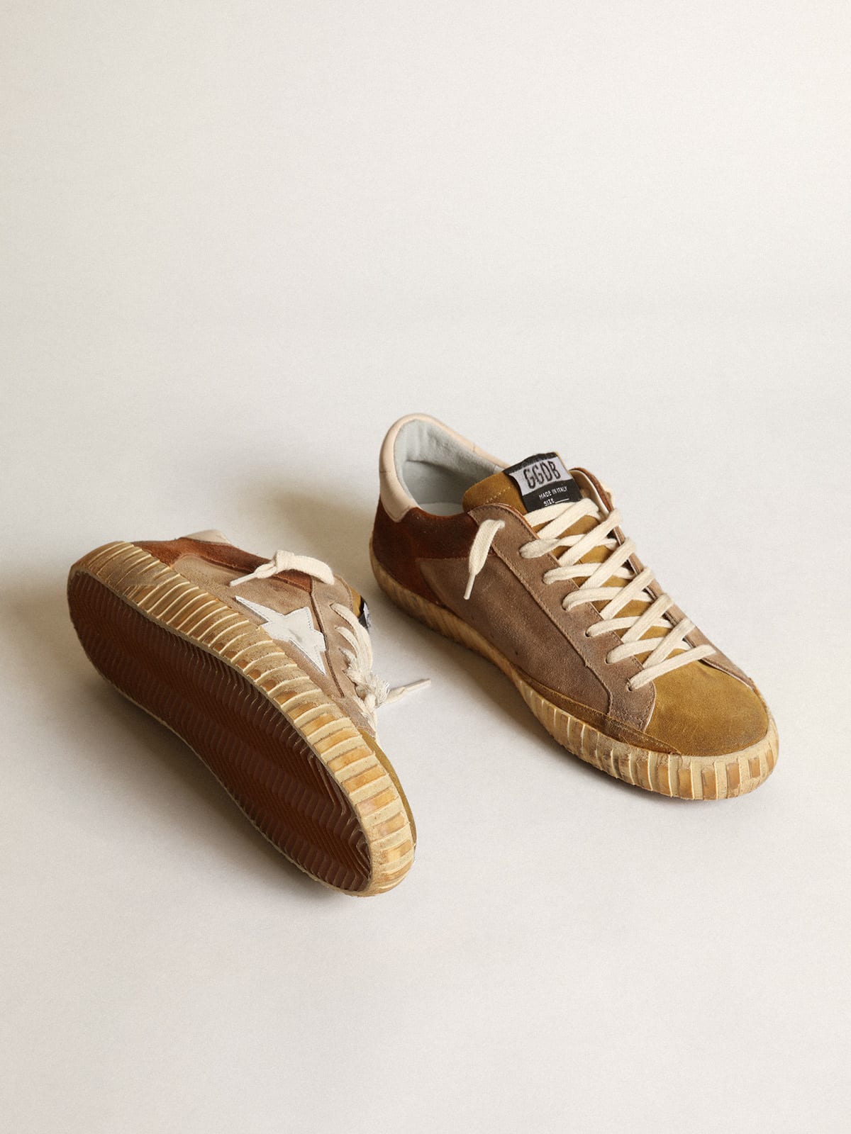 Golden Goose - Men’s Super-Star sneakers in tobacco and brown suede with white leather star in 