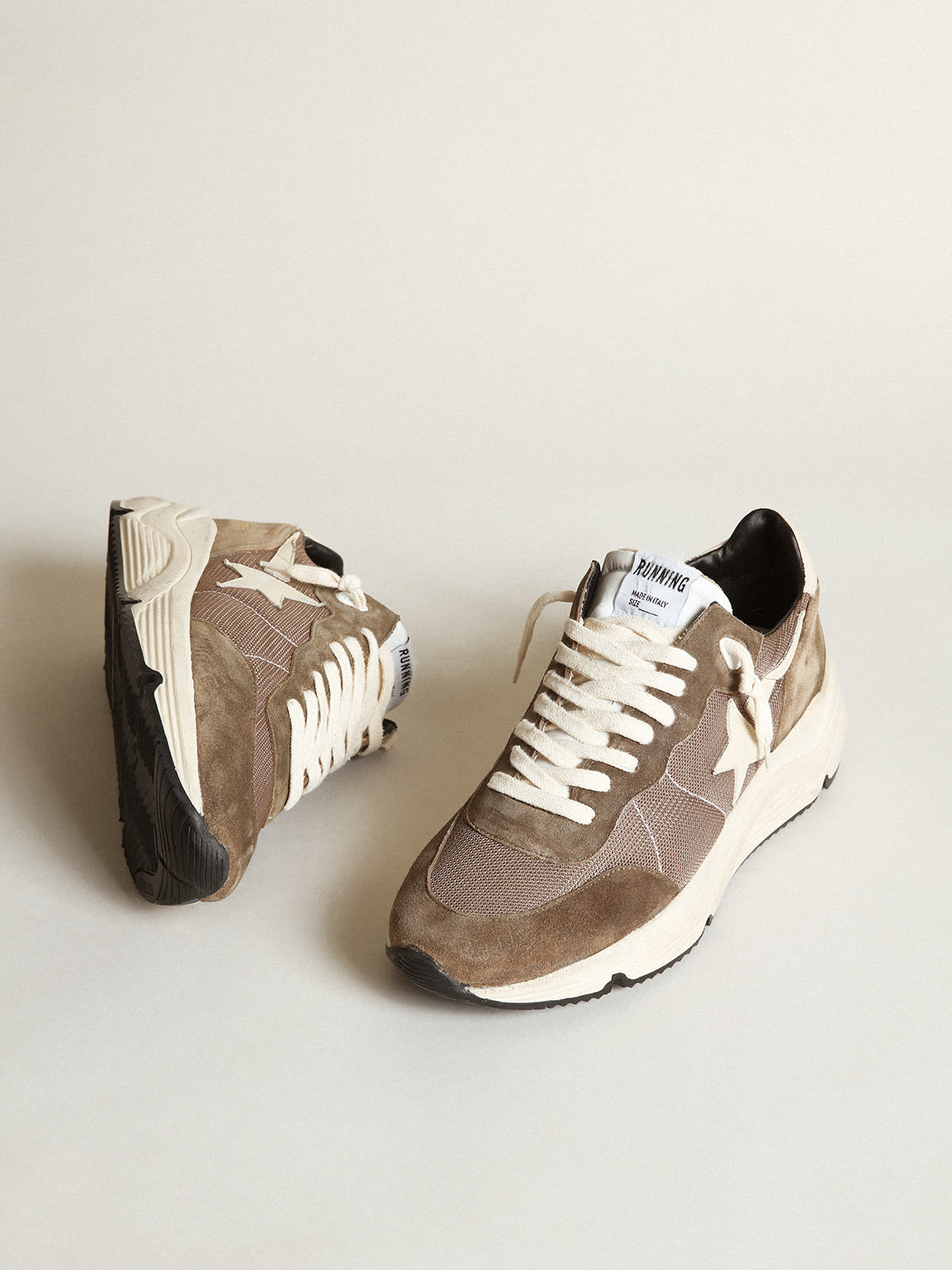 Golden Goose - Running Sole Uomo in rete e pelle verde oliva e stella color crema in 