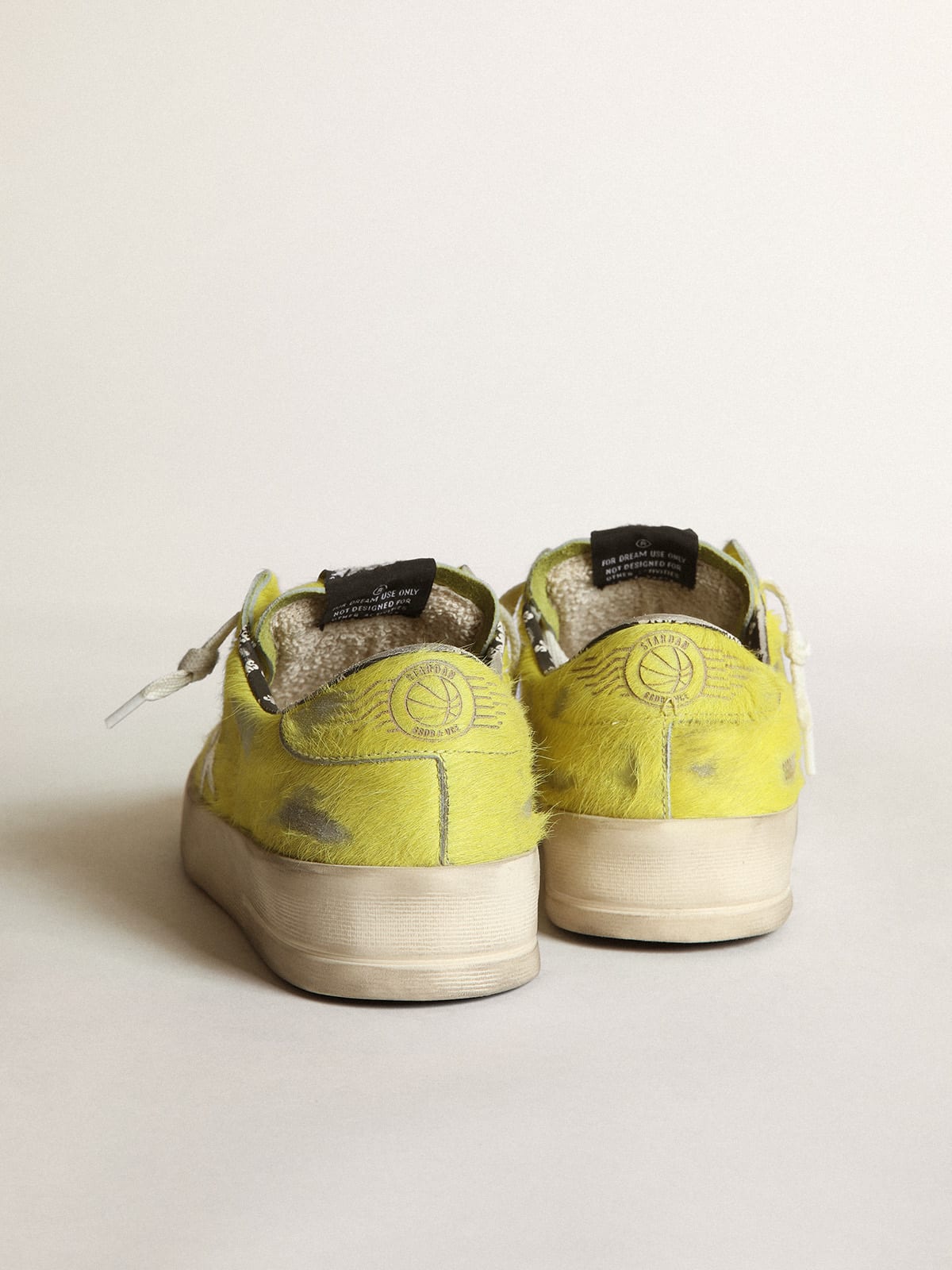 Golden Goose - Sneakers Stardan pour femme en cuir façon poulain jaune fluo avec étoile en cuir blanc in 