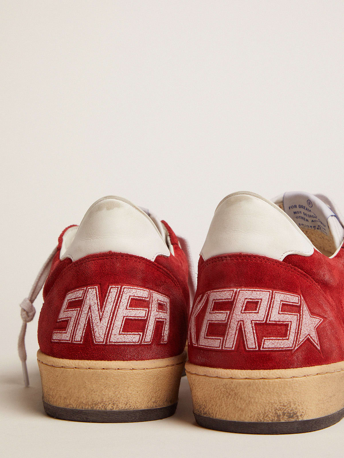 Golden Goose - Ball Star Uomo in suede rosso scuro con stella e talloncino bianchi in 