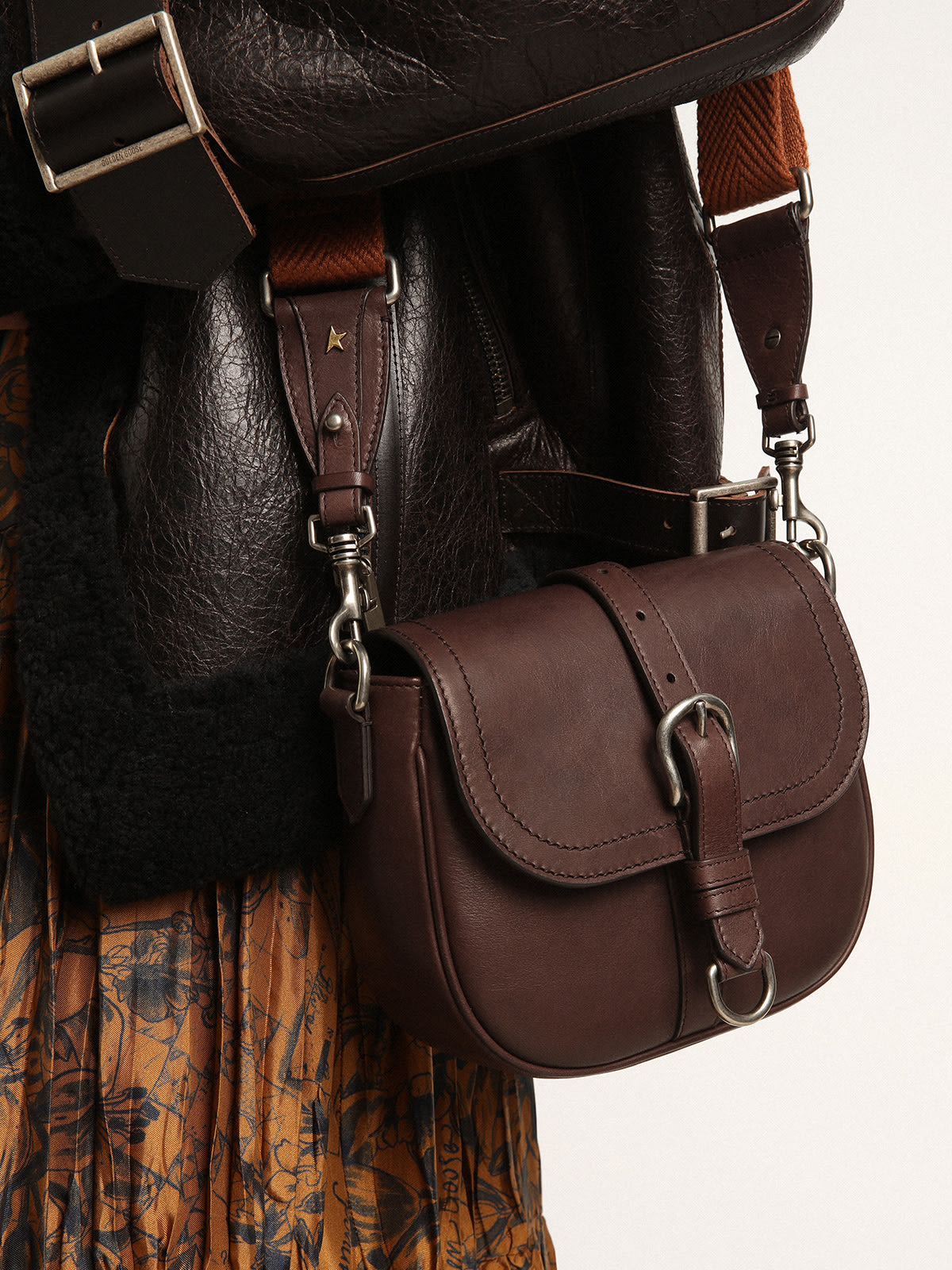 Golden Goose - Small Francis Bag in dark brown leather with contrasting buckle and shoulder strap in 