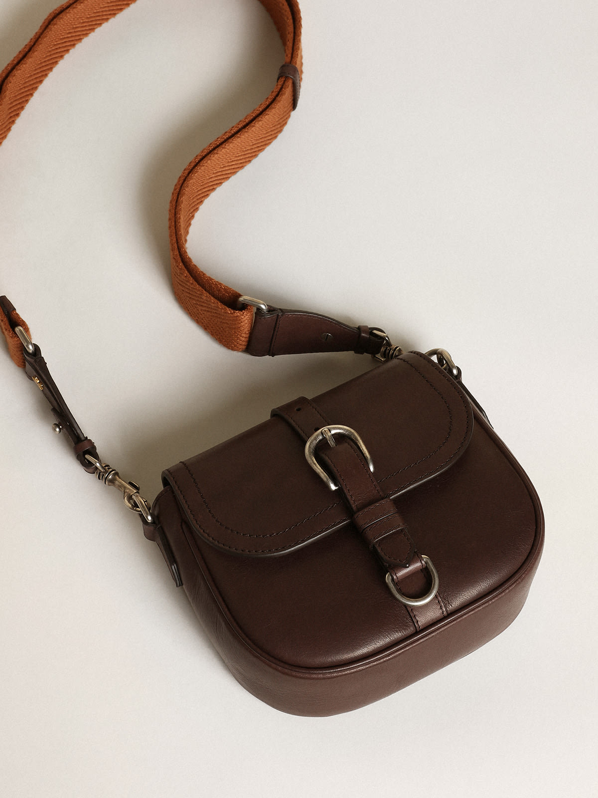 Golden Goose - Small Sally Bag in dark brown leather with contrasting buckle and shoulder strap in 