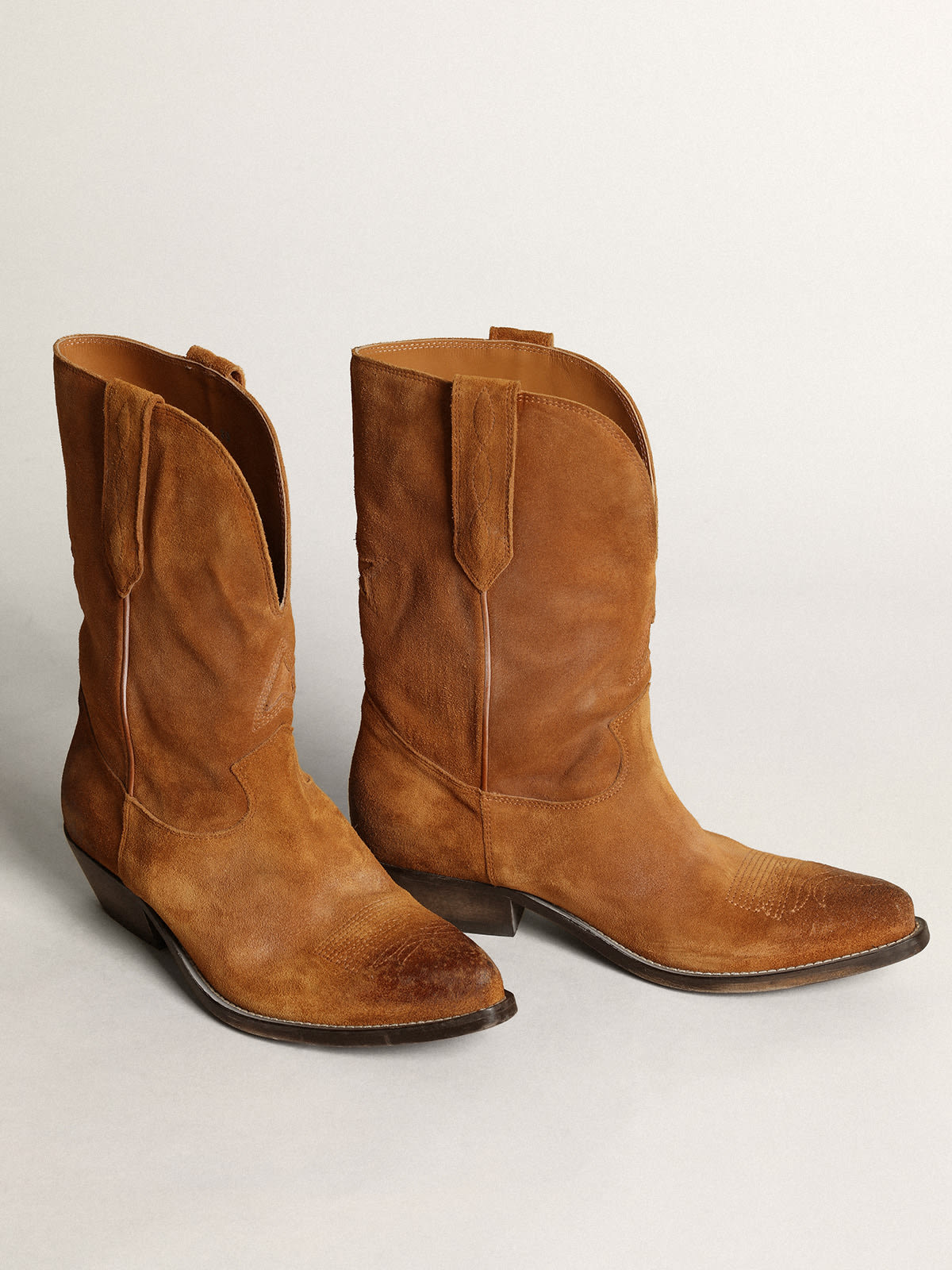 Women's low boots in tobacco-colored suede with inlay star