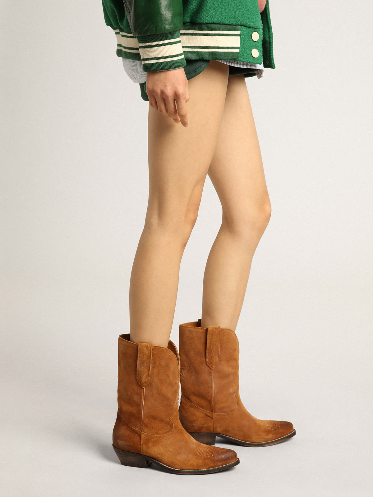 Women's low boots in tobacco-colored suede with inlay star