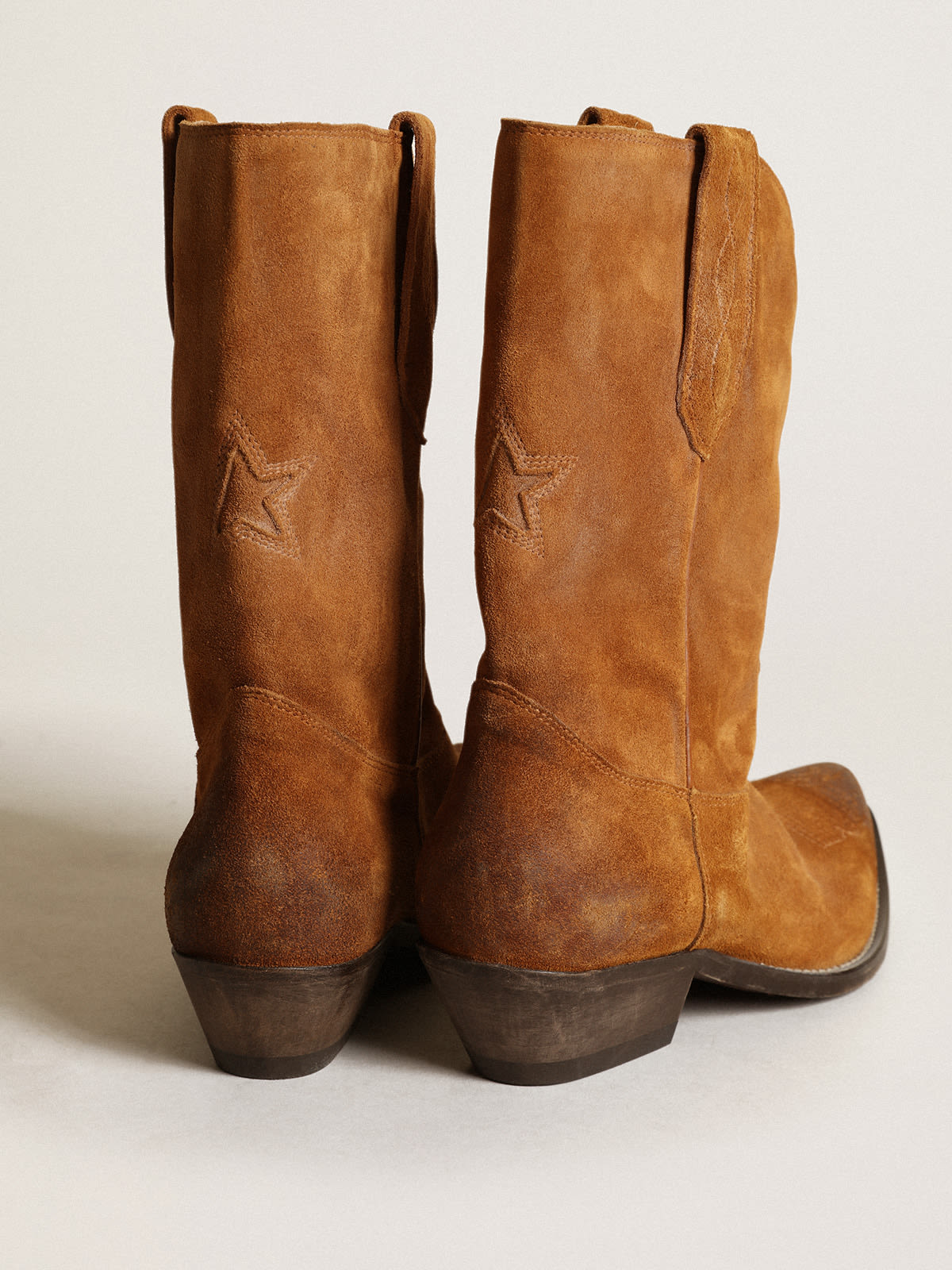 Golden Goose - Low Wish Star boots in tobacco-colored suede with inlay star in 