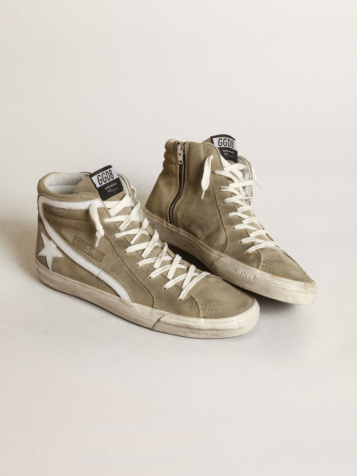 Golden Goose - Sneaker Slide aus armeegrünem Rauleder mit Stern und Komma aus weißem Leder in 