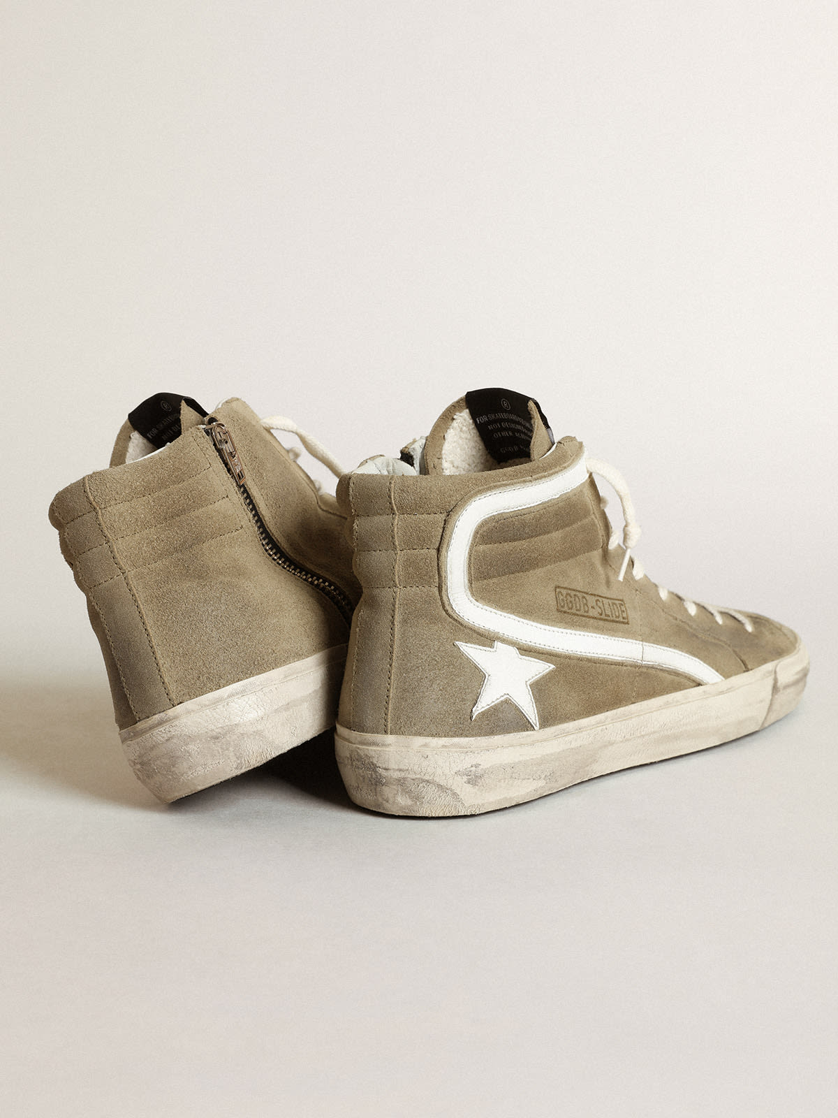 Golden Goose - Sneakers Slide en daim vert militaire avec étoile et virgule en cuir blanc in 