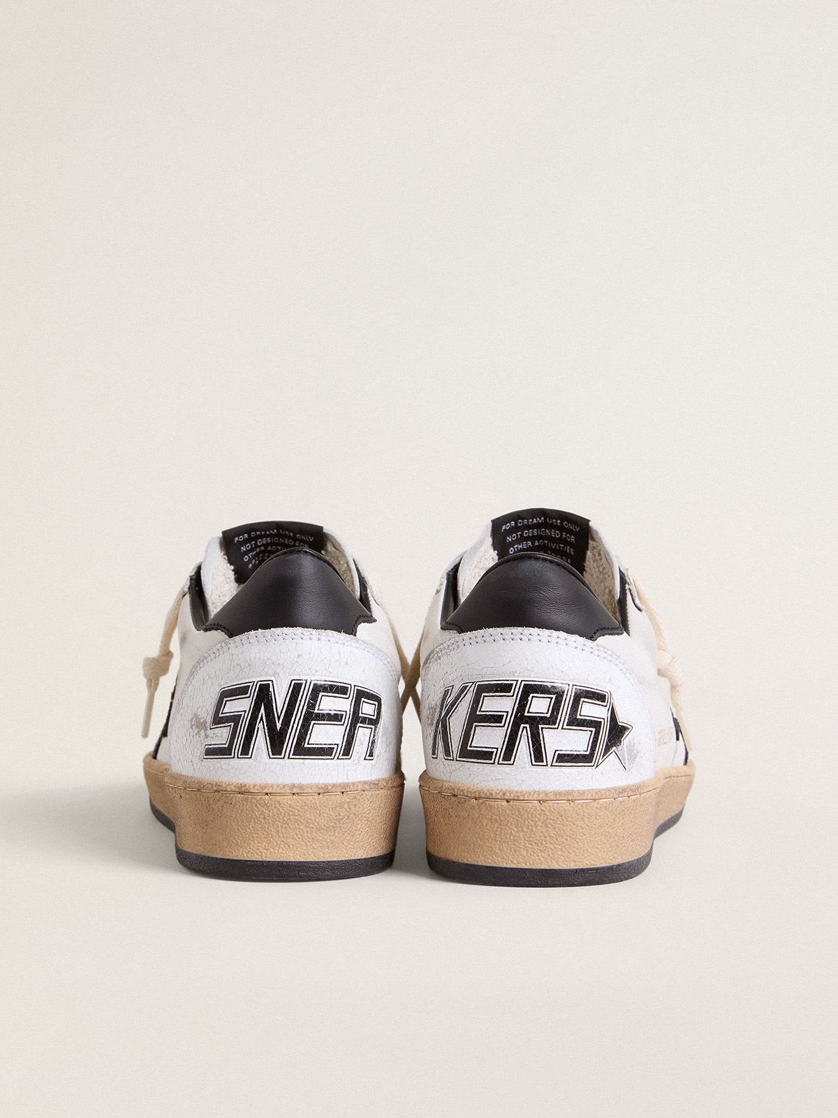 Golden Goose - Ball Star Donna in nappa con stella nera e talloncino nero in 