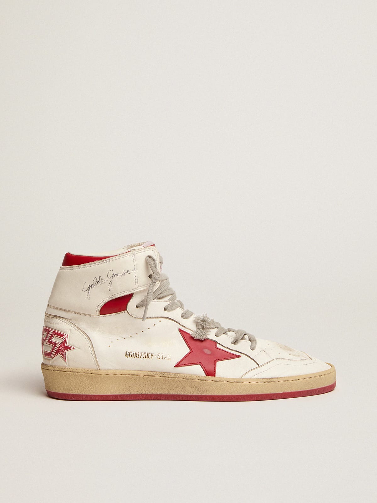 Golden Goose - Sneakers Sky-Star en cuir nappa blanc avec étoile et contrefort en cuir rouge in 