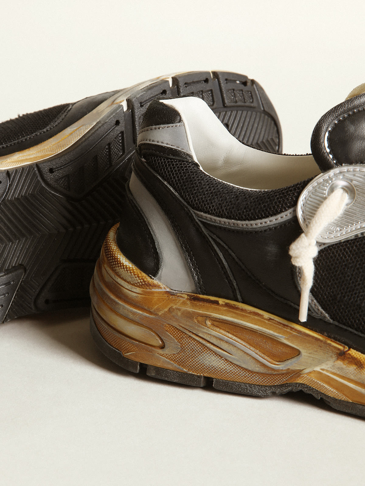 Golden Goose - Damen Dad-Star aus schwarzem Mesh und Nappa mit eisfarbenem Stern in 