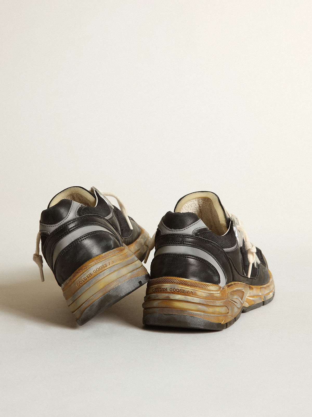 Golden Goose - Sneakers Dad-Star pour femme en résille et en cuir nappa de couleur noire avec étoile en daim gris froid in 
