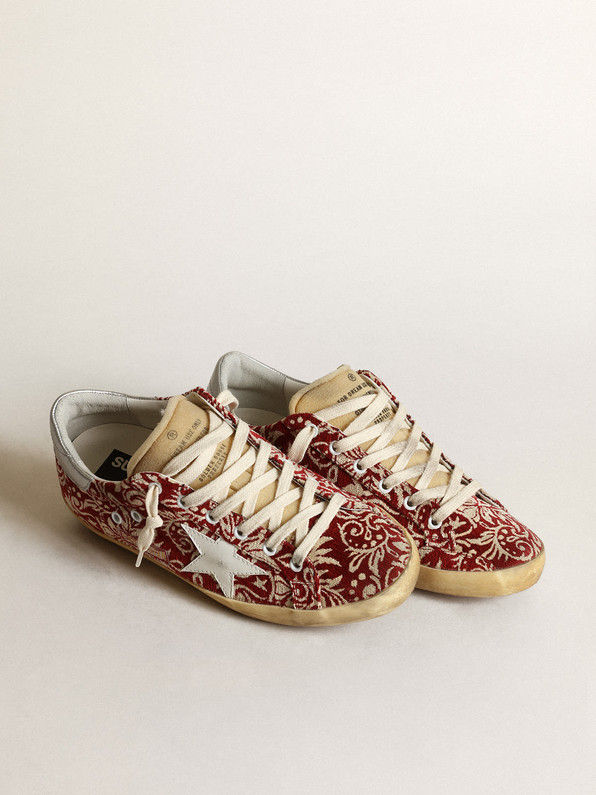 Golden Goose - Zapatillas deportivas Super-Star de tejido jacquard rojo oscuro y marfil con estrella de piel blanca in 