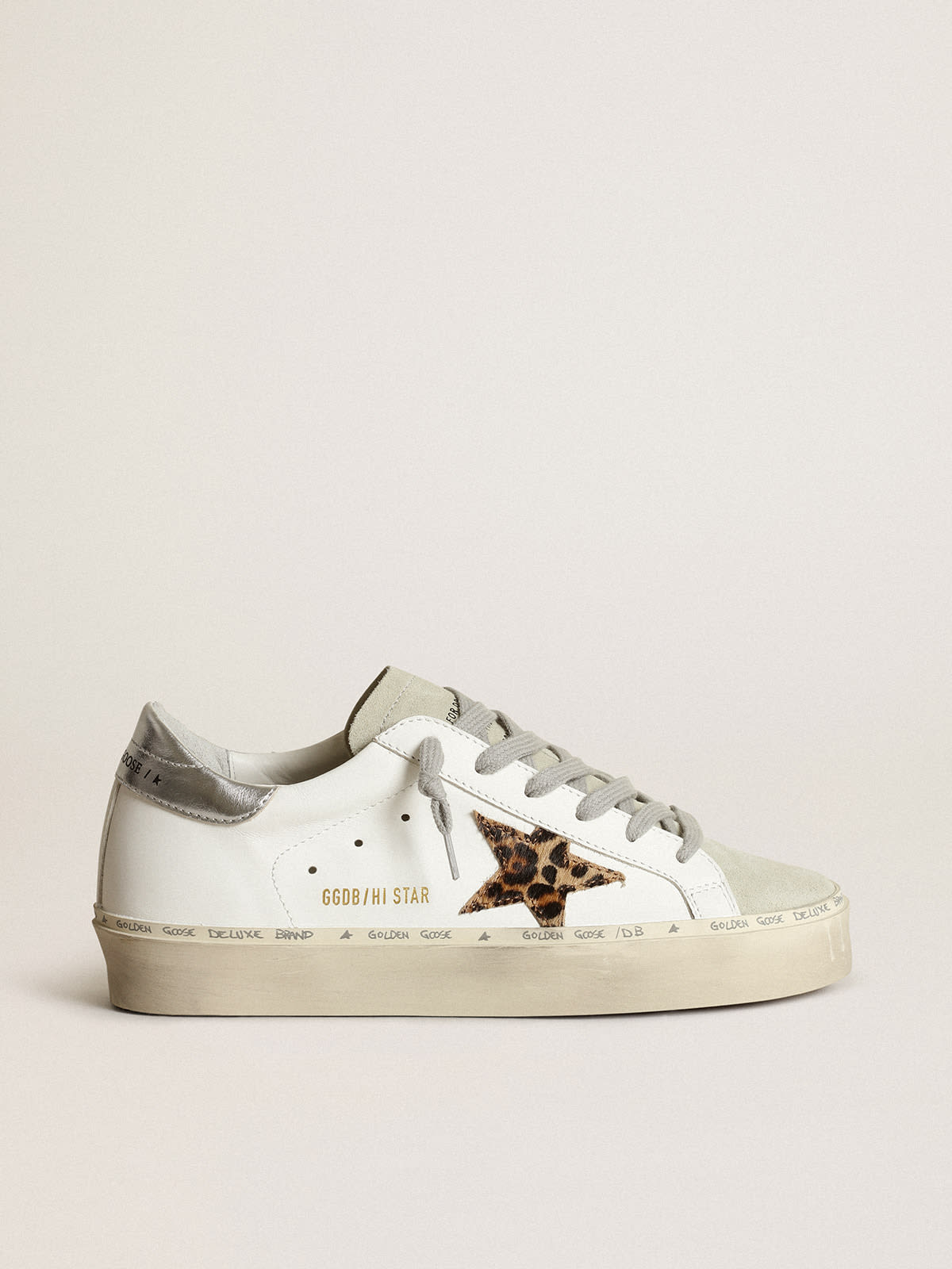 Golden Goose - Sneakers Hi Star avec étoile en cuir façon poulain à imprimé léopard et contrefort en cuir lamé argenté in 
