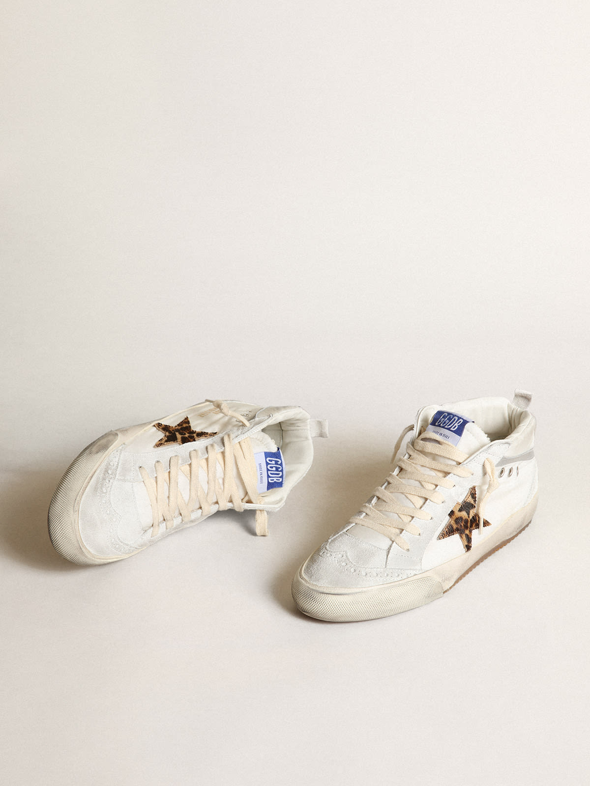 Golden Goose - Sneakers Mid Star LTD en nylon blanc avec étoile en cuir façon poulain à imprimé léopard et contrefort en cuir lamé rose in 