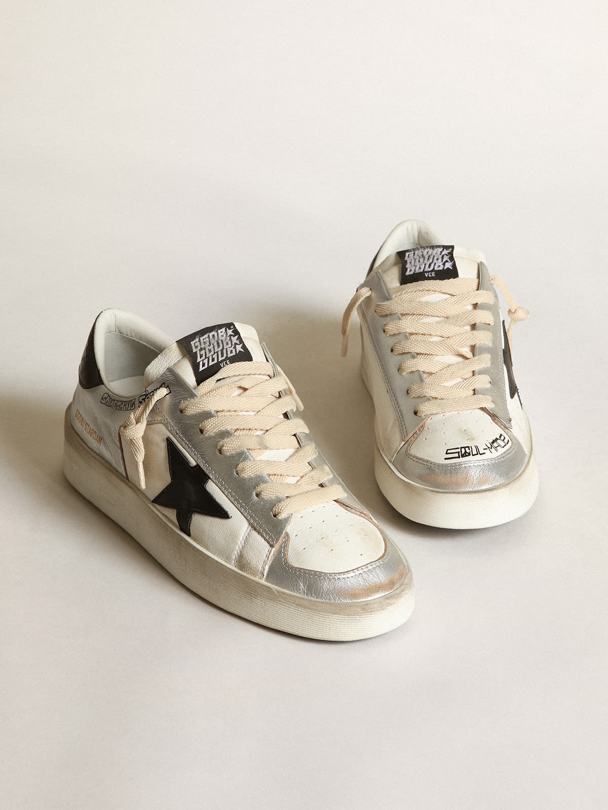 Zapatillas deportivas Stardan para Hombre de piel laminada plateada con napa blanca estrella de piel negra | Golden Goose