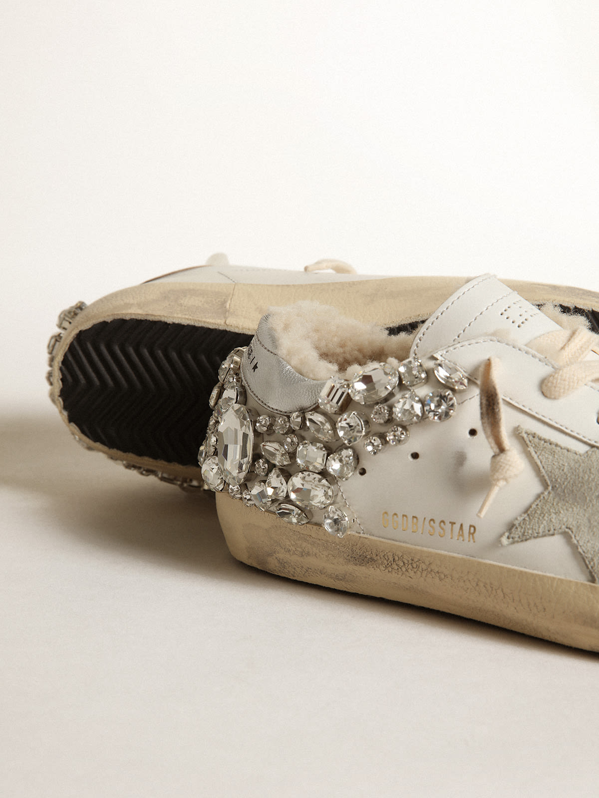 Golden Goose - Sneakers Super-Star avec doublure en shearling et cristaux appliqués in 