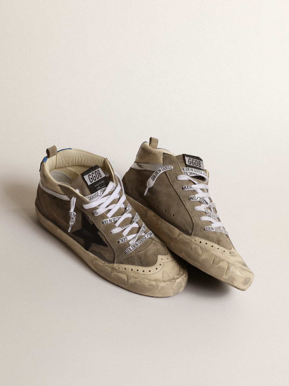 Golden Goose - Men’s Mid Star LAB in ice-gray suede with black star in 