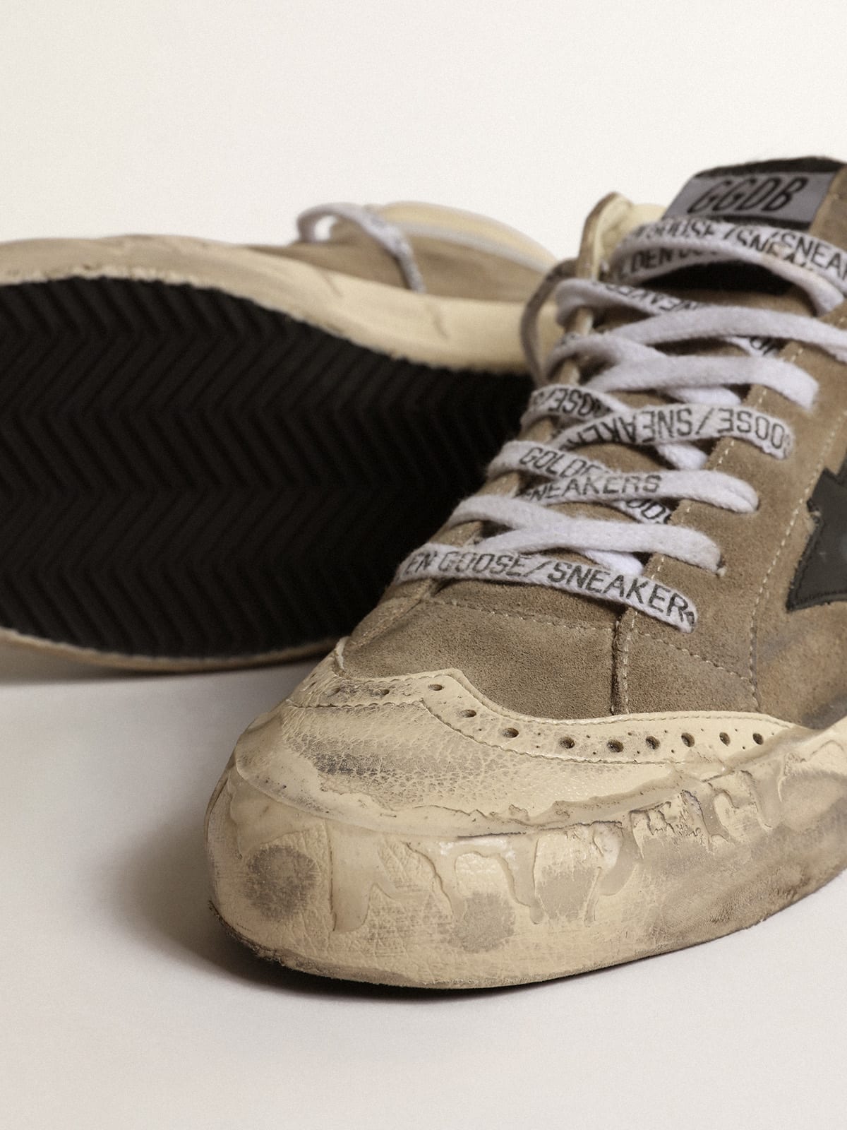 Golden Goose - Men’s Mid Star LAB in ice-gray suede with black star in 