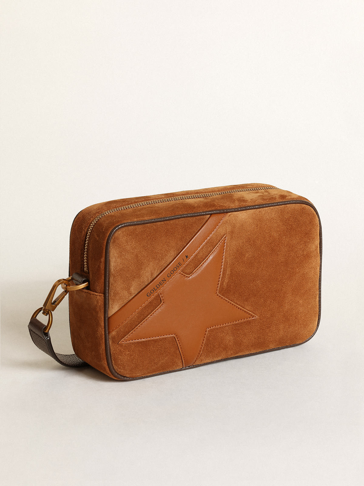 Golden Goose - Sac Star Bag en daim couleur tabac avec étoile en cuir ton sur ton in 