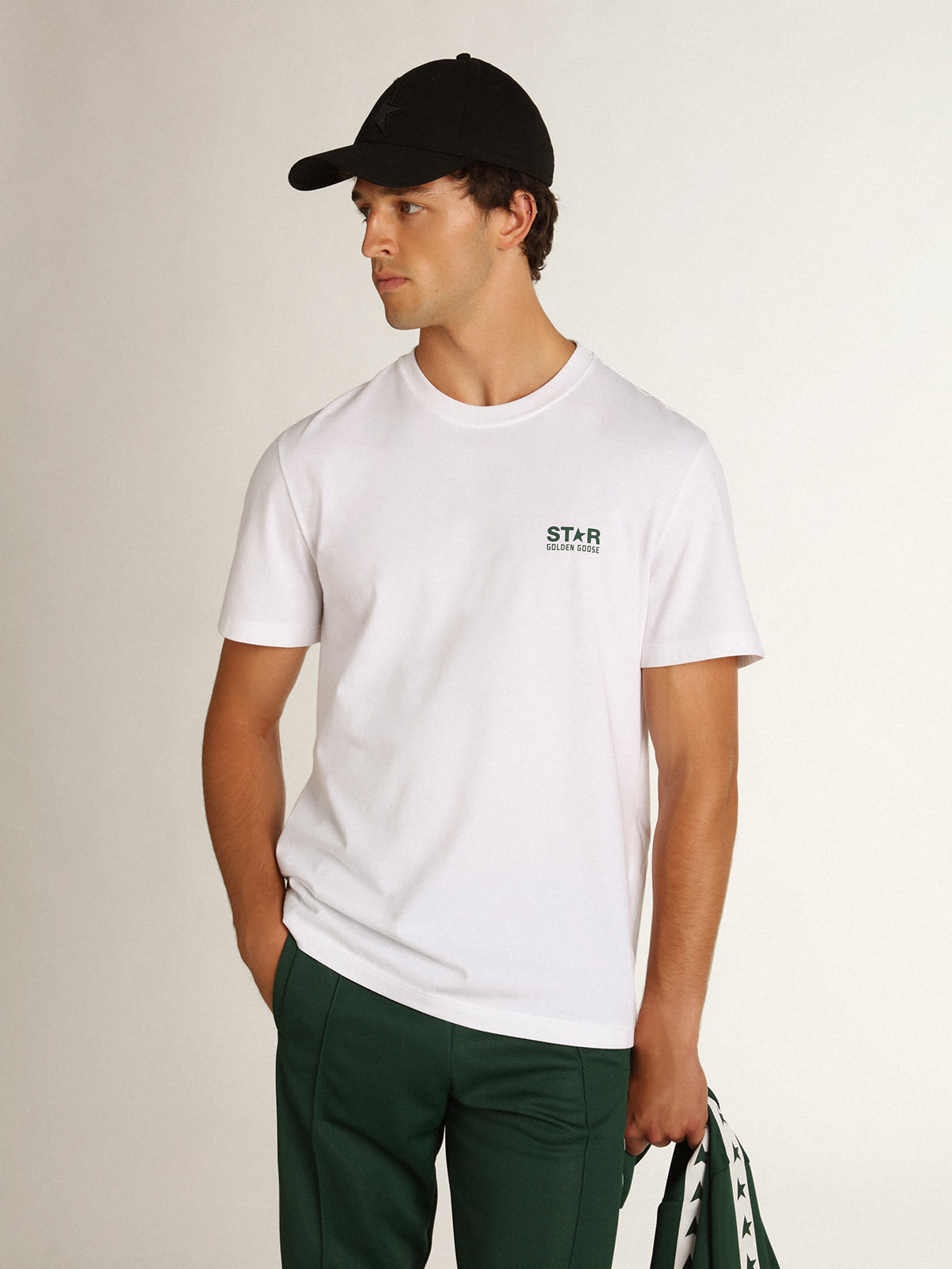 Golden Goose - T-shirt da uomo bianca con logo e stella verdi a contrasto in 