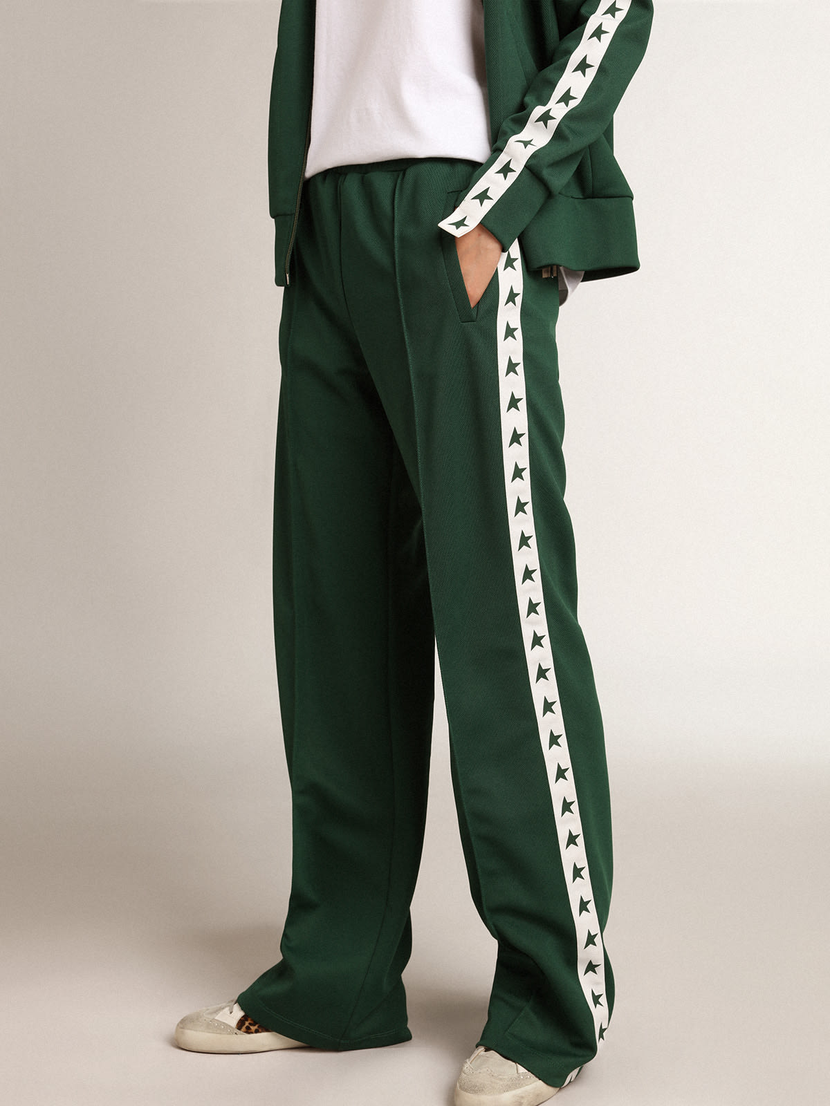 Golden Goose - Pantalone jogging da donna di colore verde brillante con fascia e stelle in 