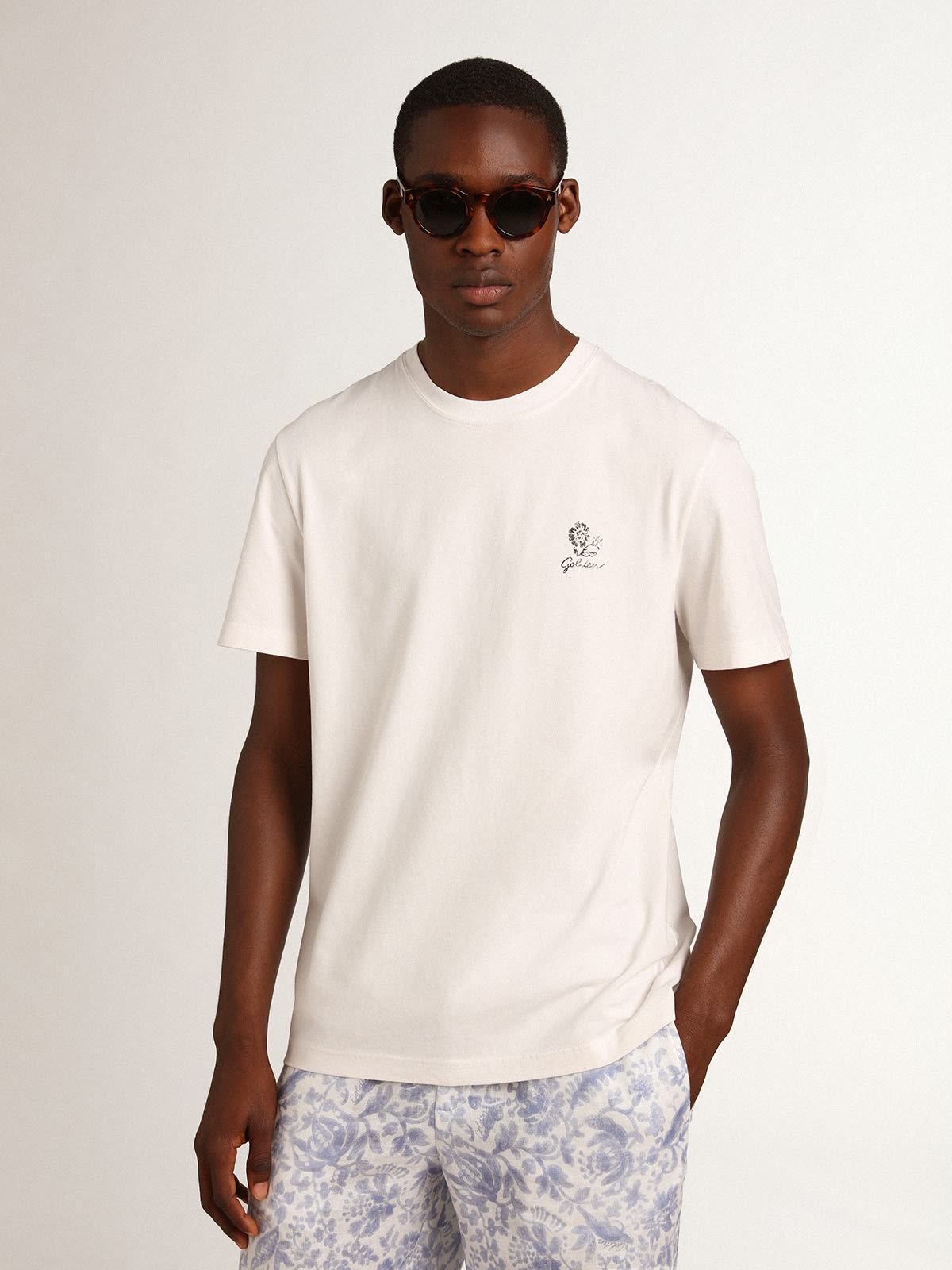 Golden Goose - Resort Collection linen T-shirt in vintage white cotton with printed flower in 