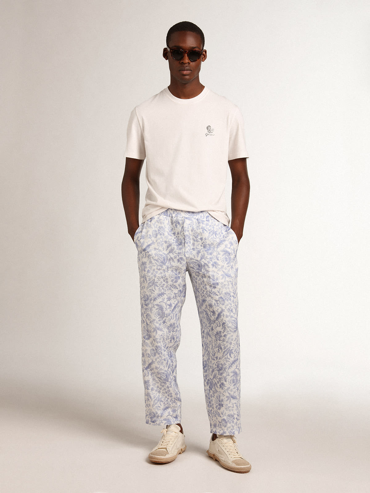 Golden Goose - Resort Collection linen T-shirt in vintage white cotton with printed flower in 