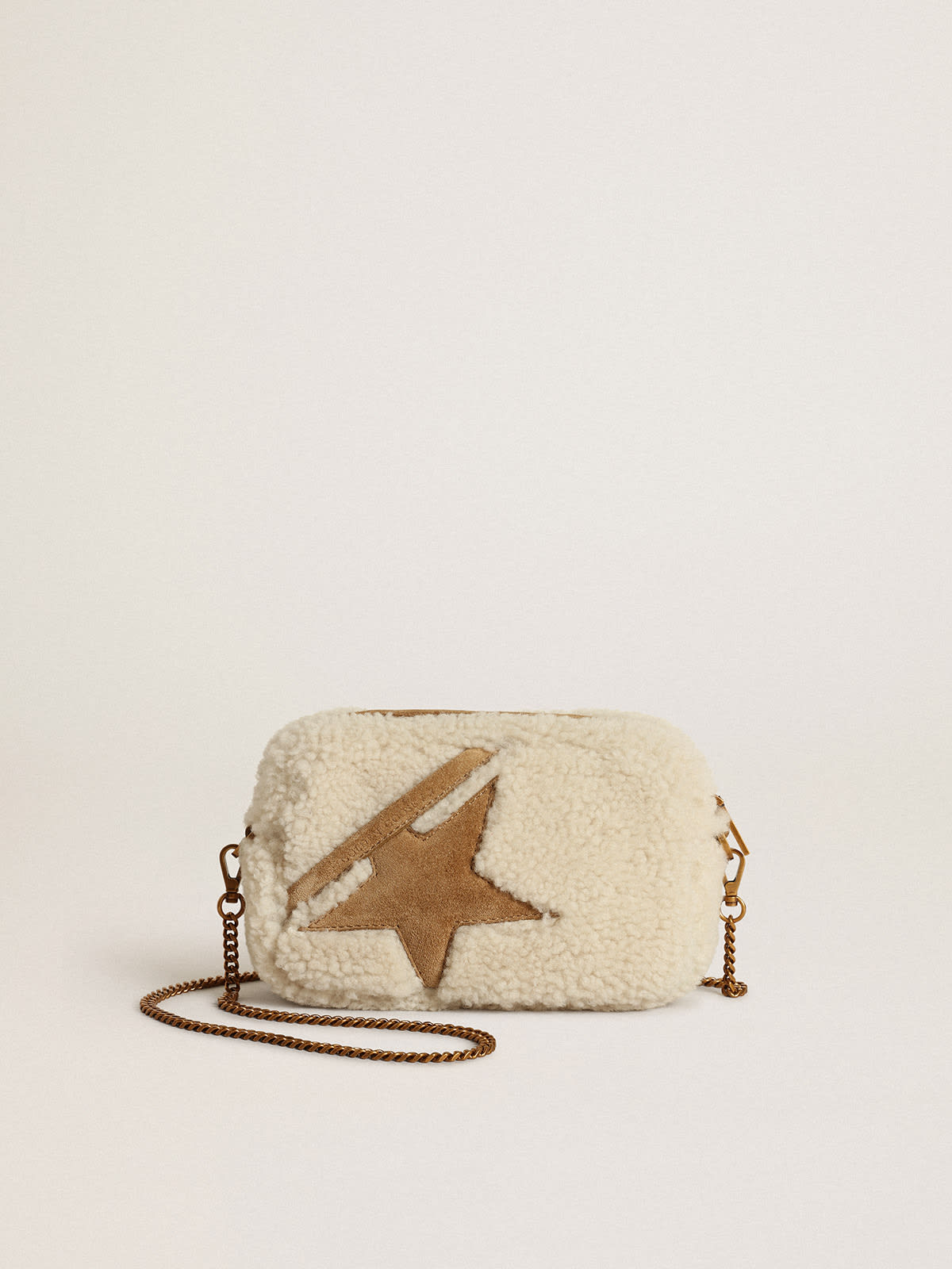 Golden Goose - Mini Star Bag aus beigem Shearling mit Stern aus Rauleder in 