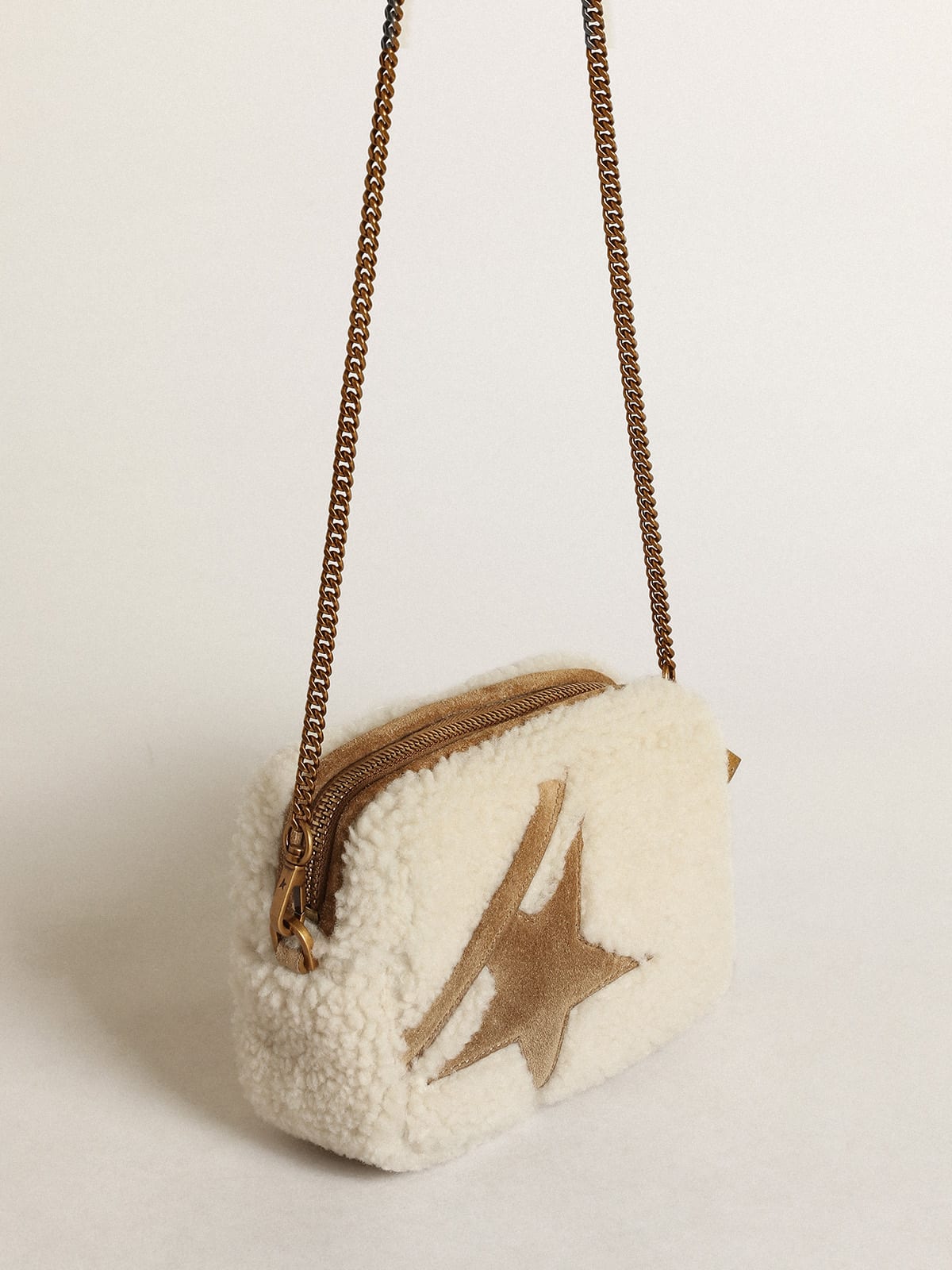 Golden Goose - Sac Mini Star Bag en shearling beige avec étoile en daim in 