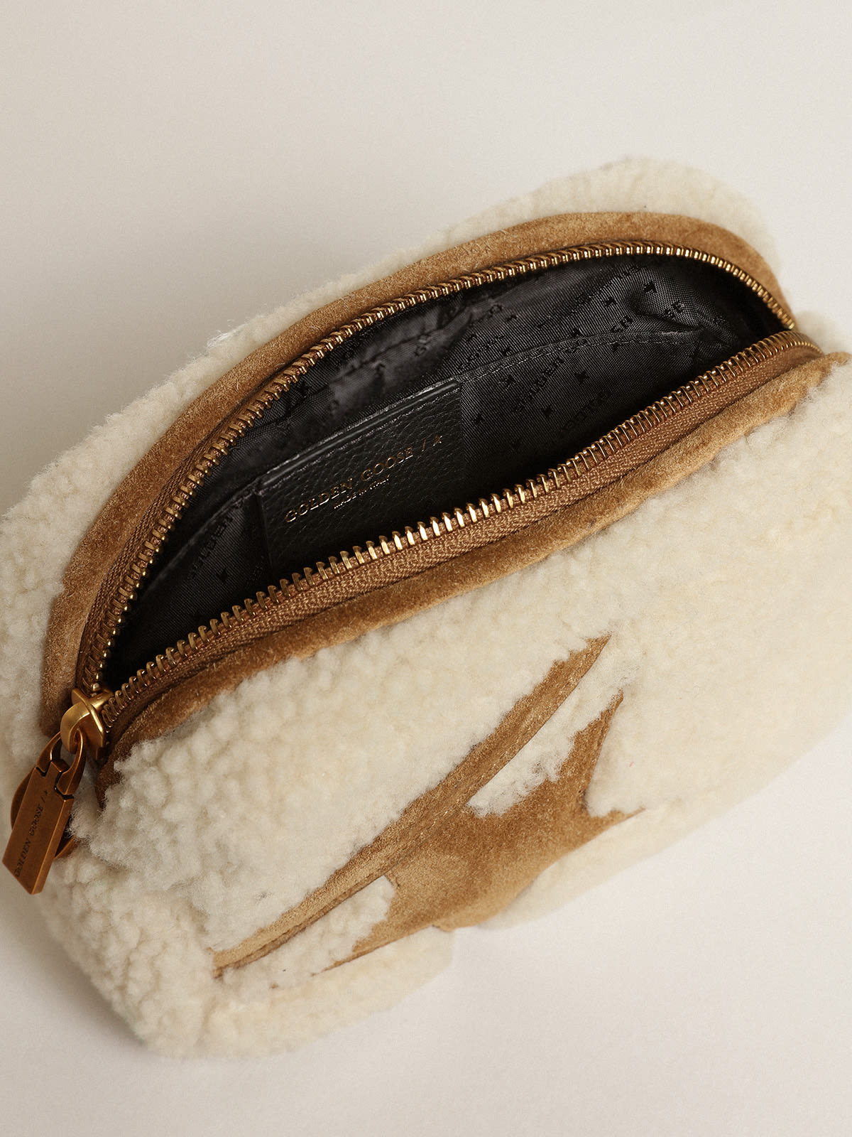 Golden Goose - Mini Star Bag de shearling beige con estrella de ante in 